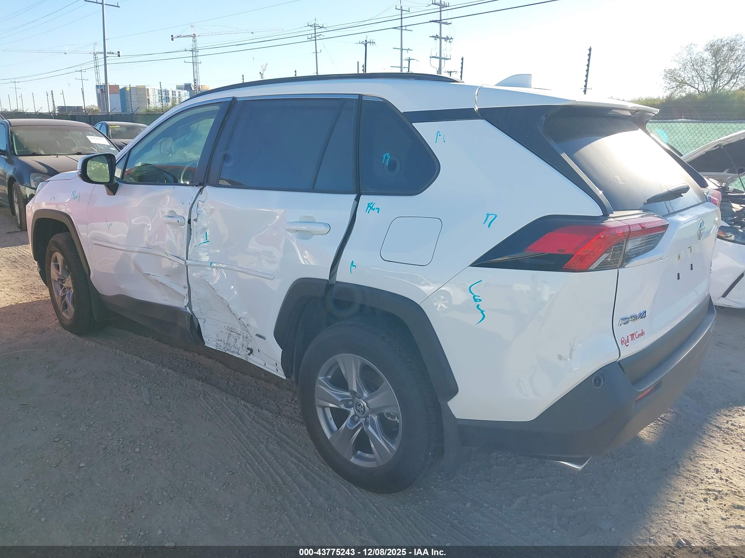 TOYOTA RAV4 image 3