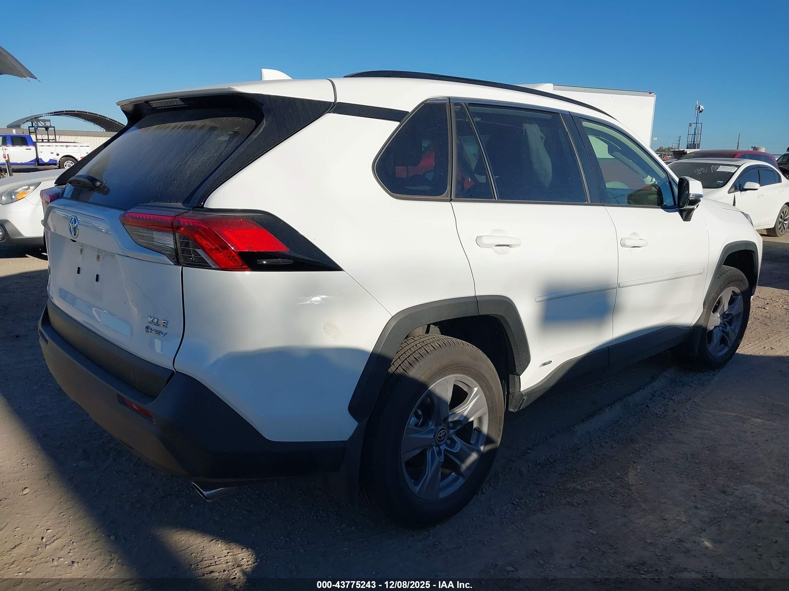 TOYOTA RAV4 image 4