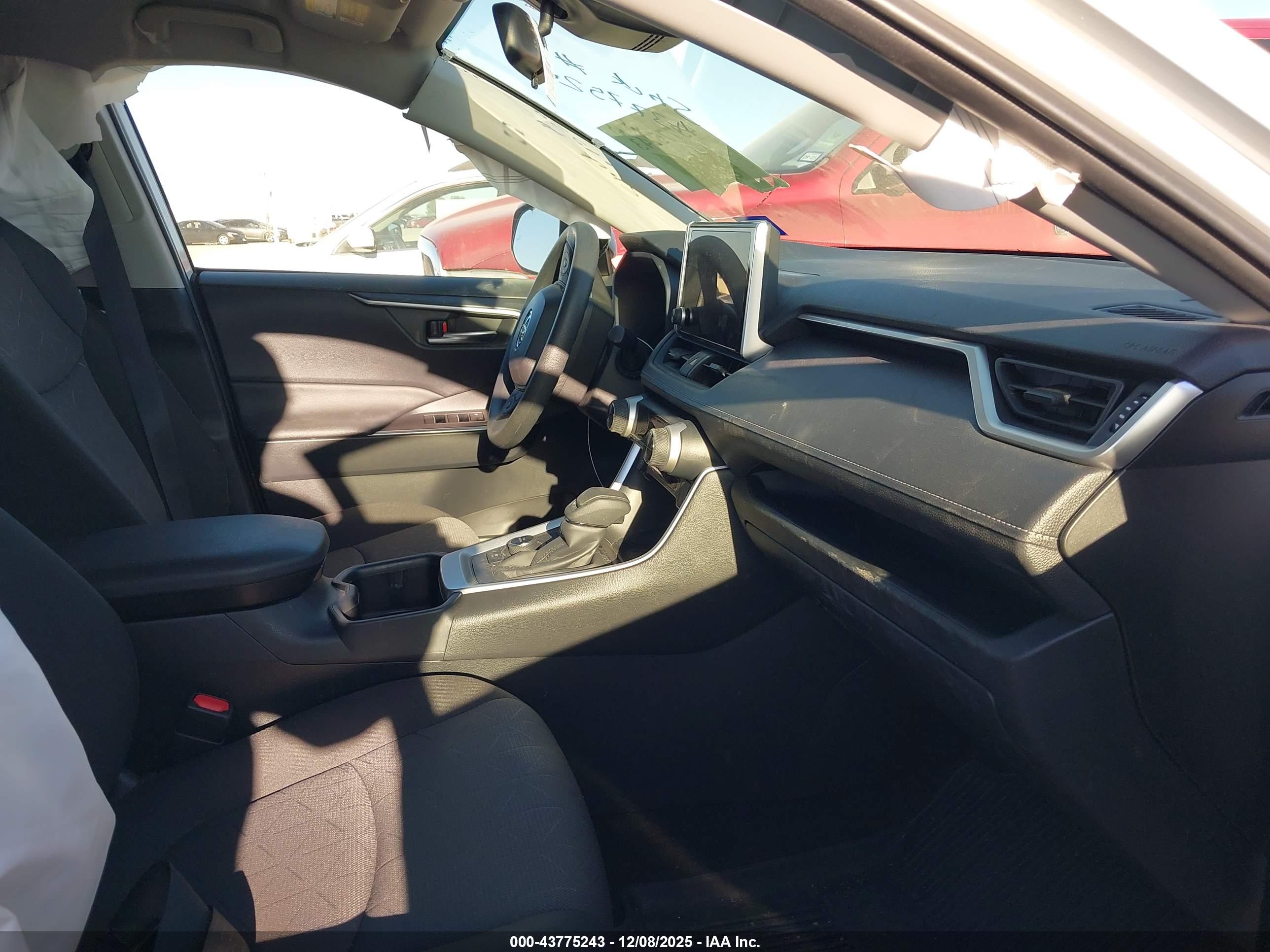 TOYOTA RAV4 image 5
