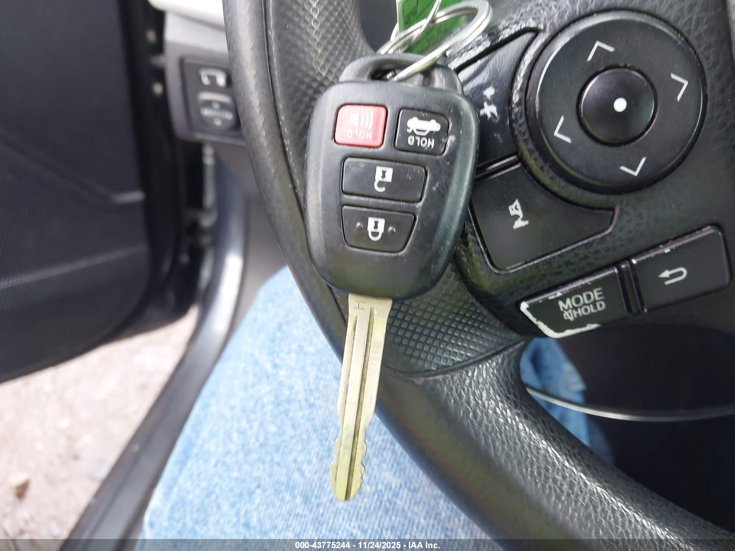 TOYOTA COROLLA image 11