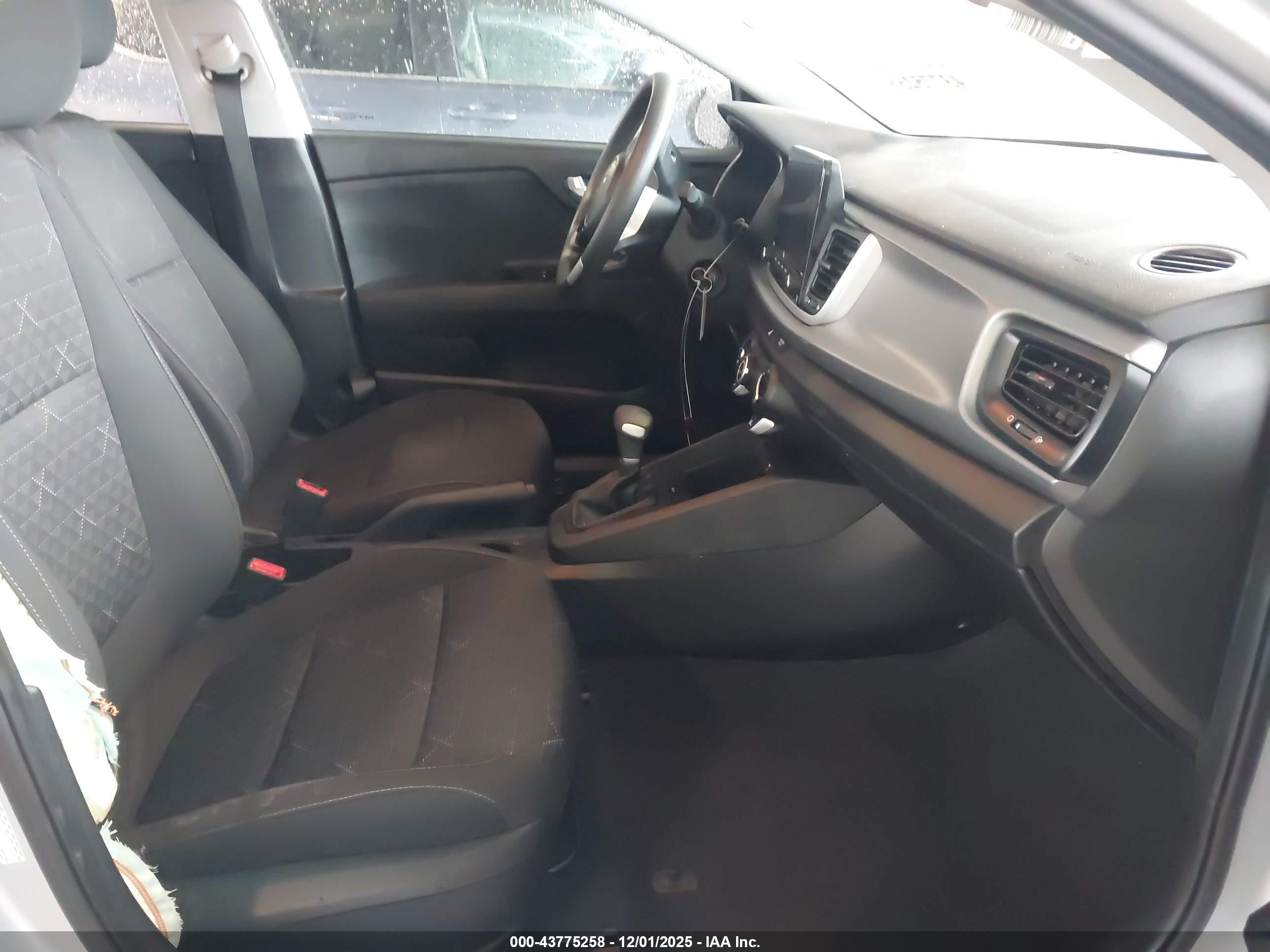 KIA RIO image 5