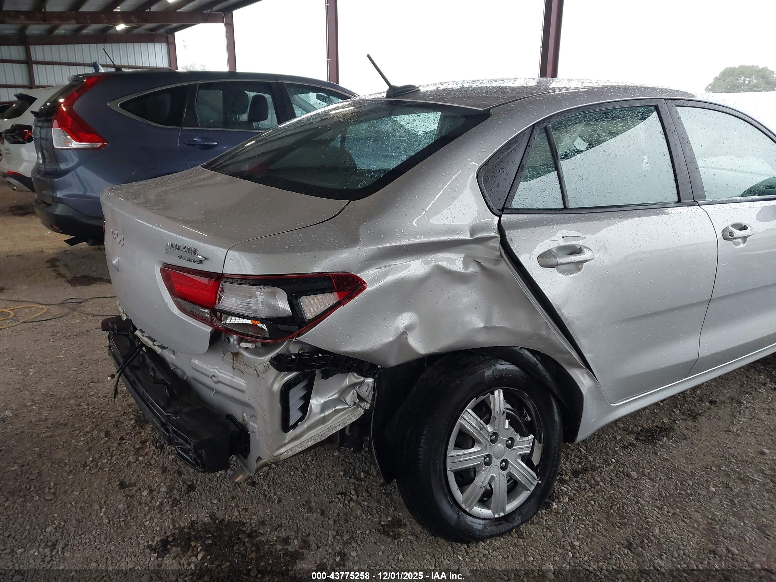 KIA RIO image 6