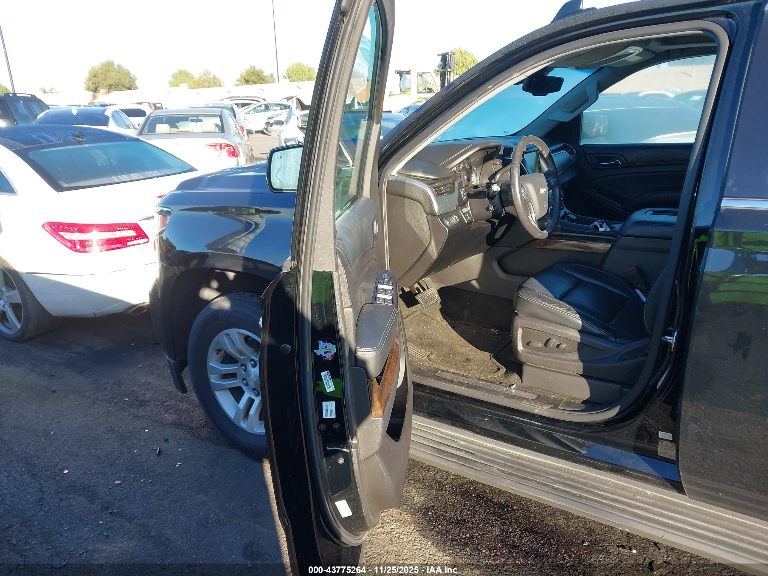 CHEVROLET TAHOE image 5