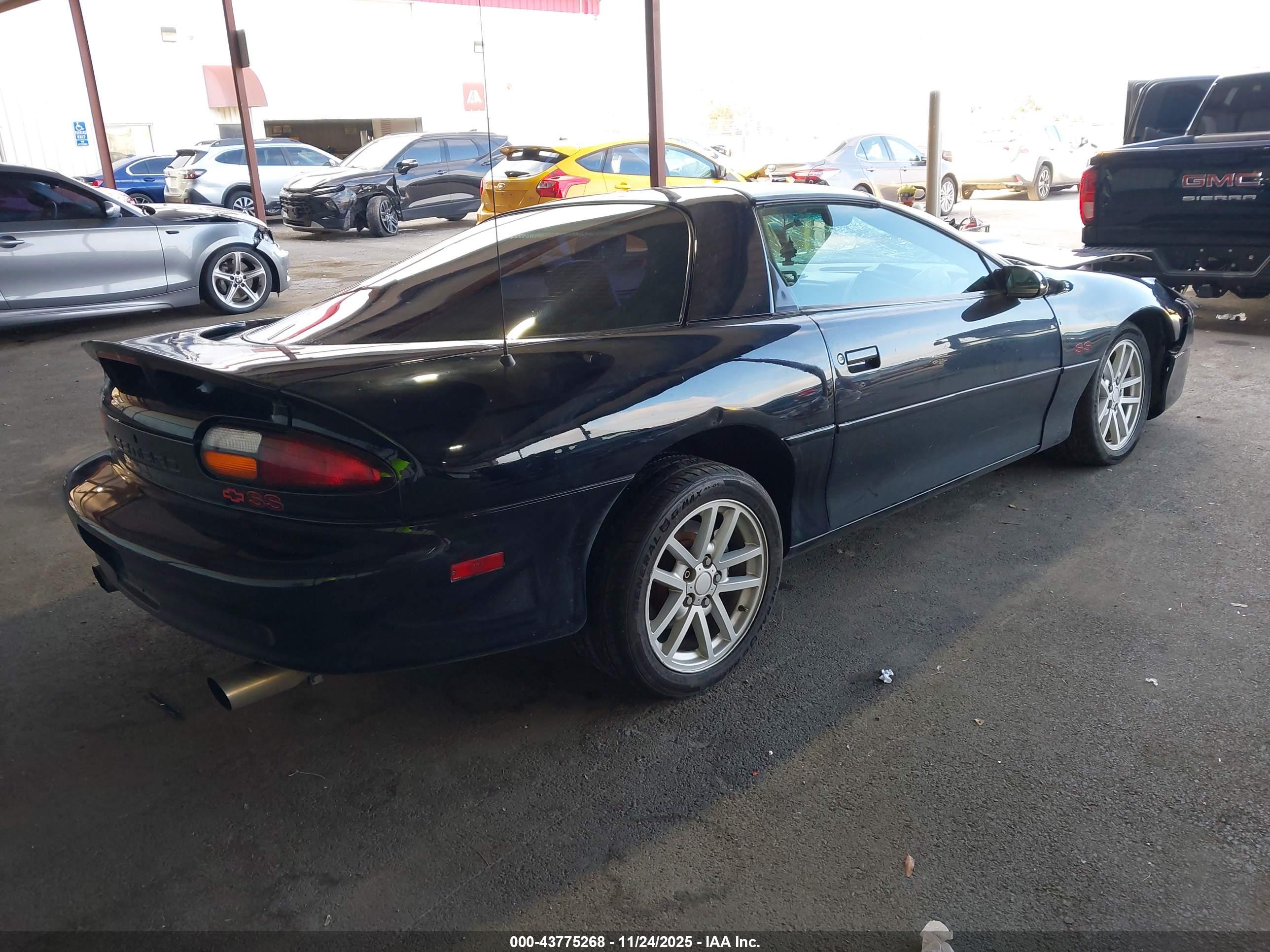 CHEVROLET CAMARO image 4