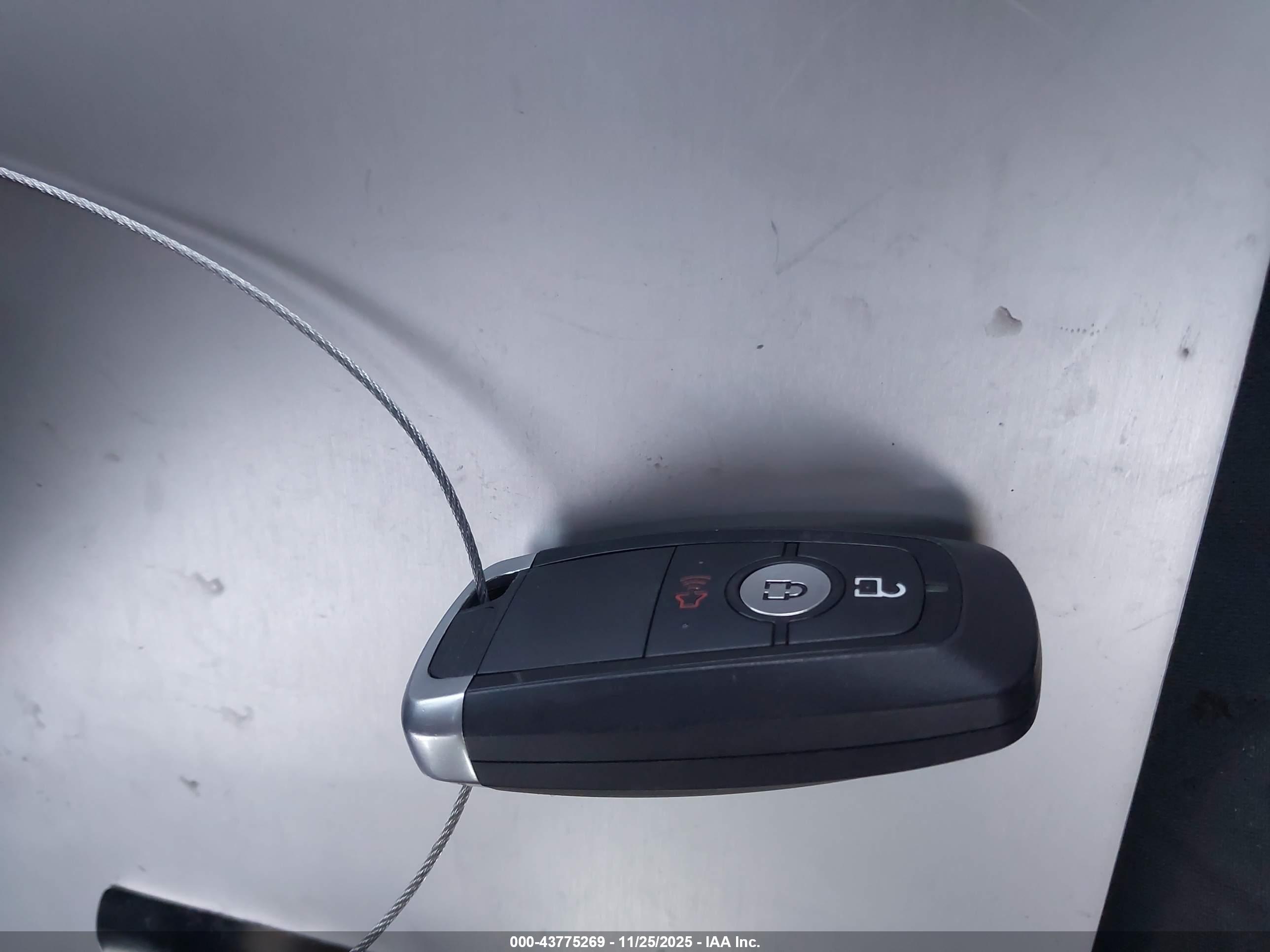 FORD FUSION image 11