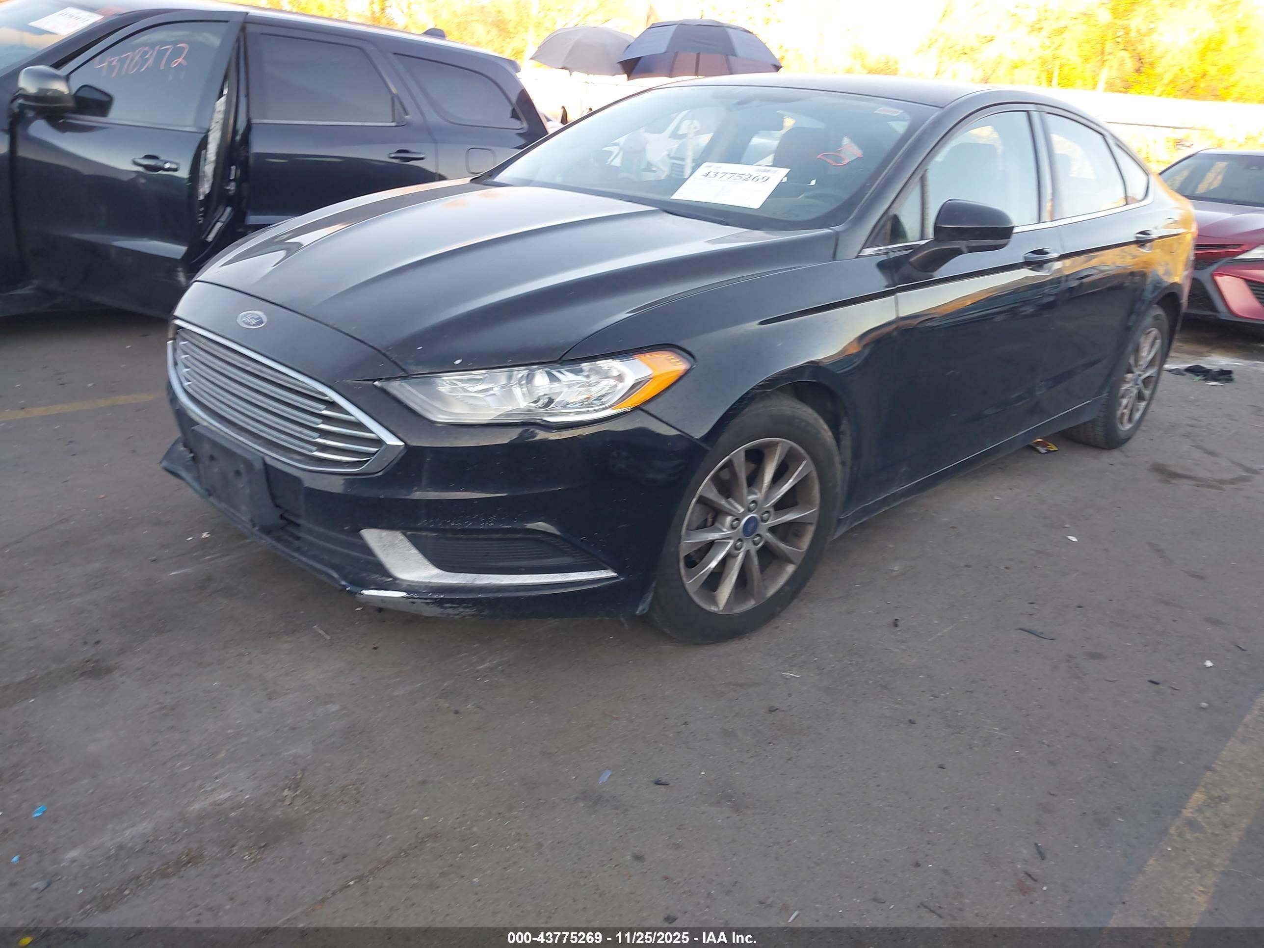 FORD FUSION image 2