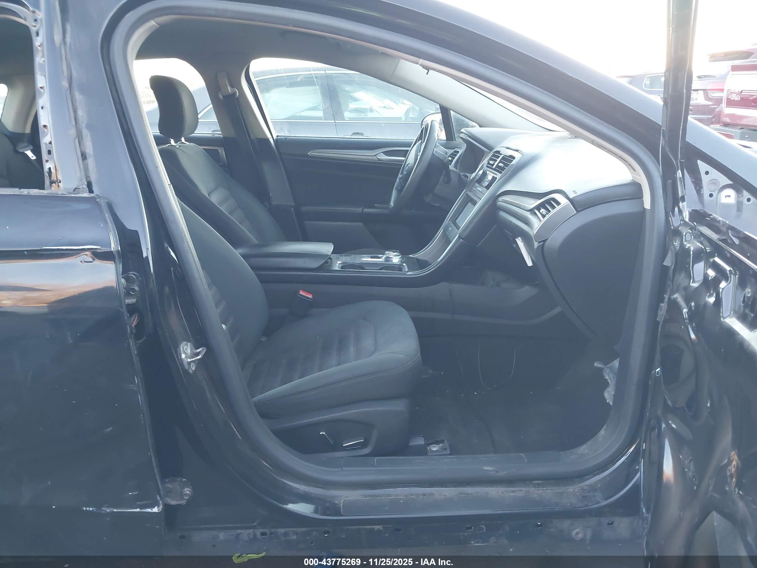 FORD FUSION image 5
