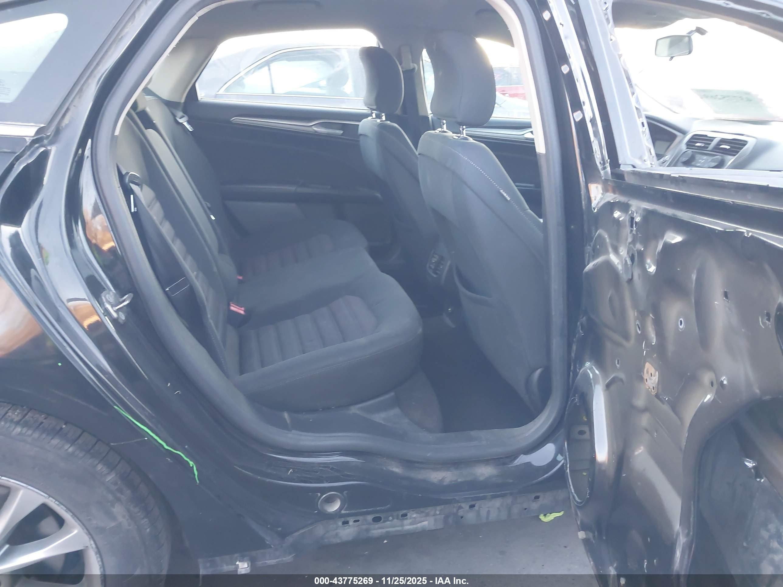FORD FUSION image 8