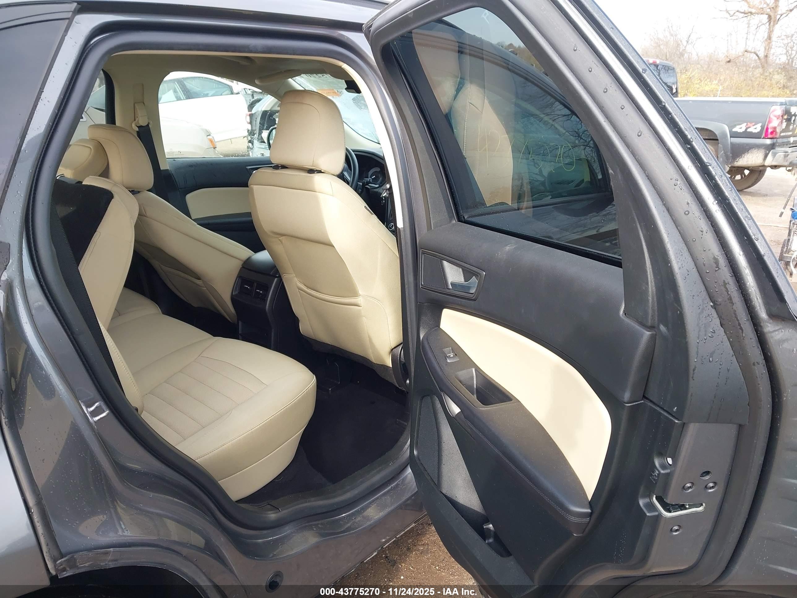 FORD EDGE image 8