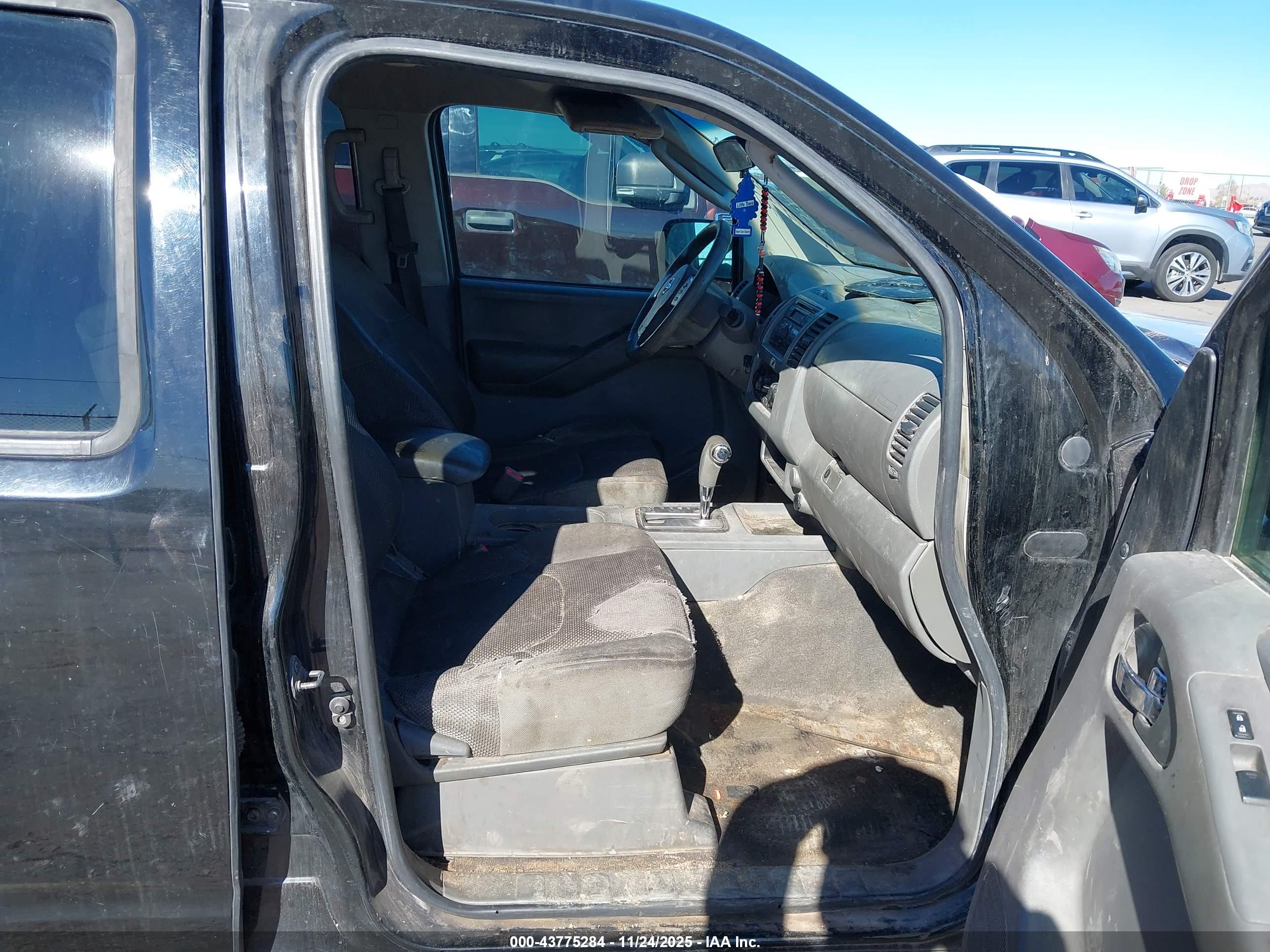 NISSAN FRONTIER image 5
