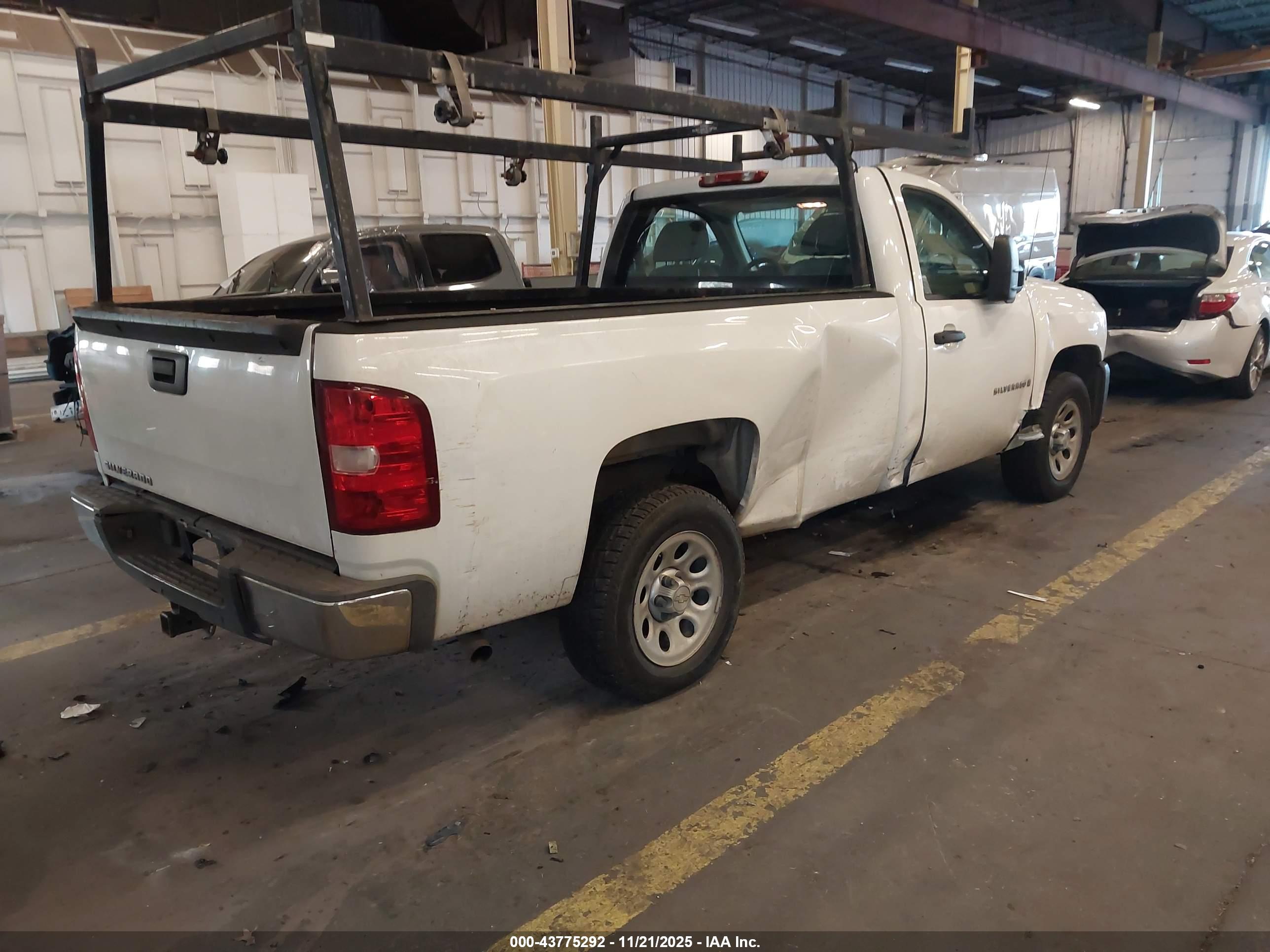 CHEVROLET SILVERADO image 4