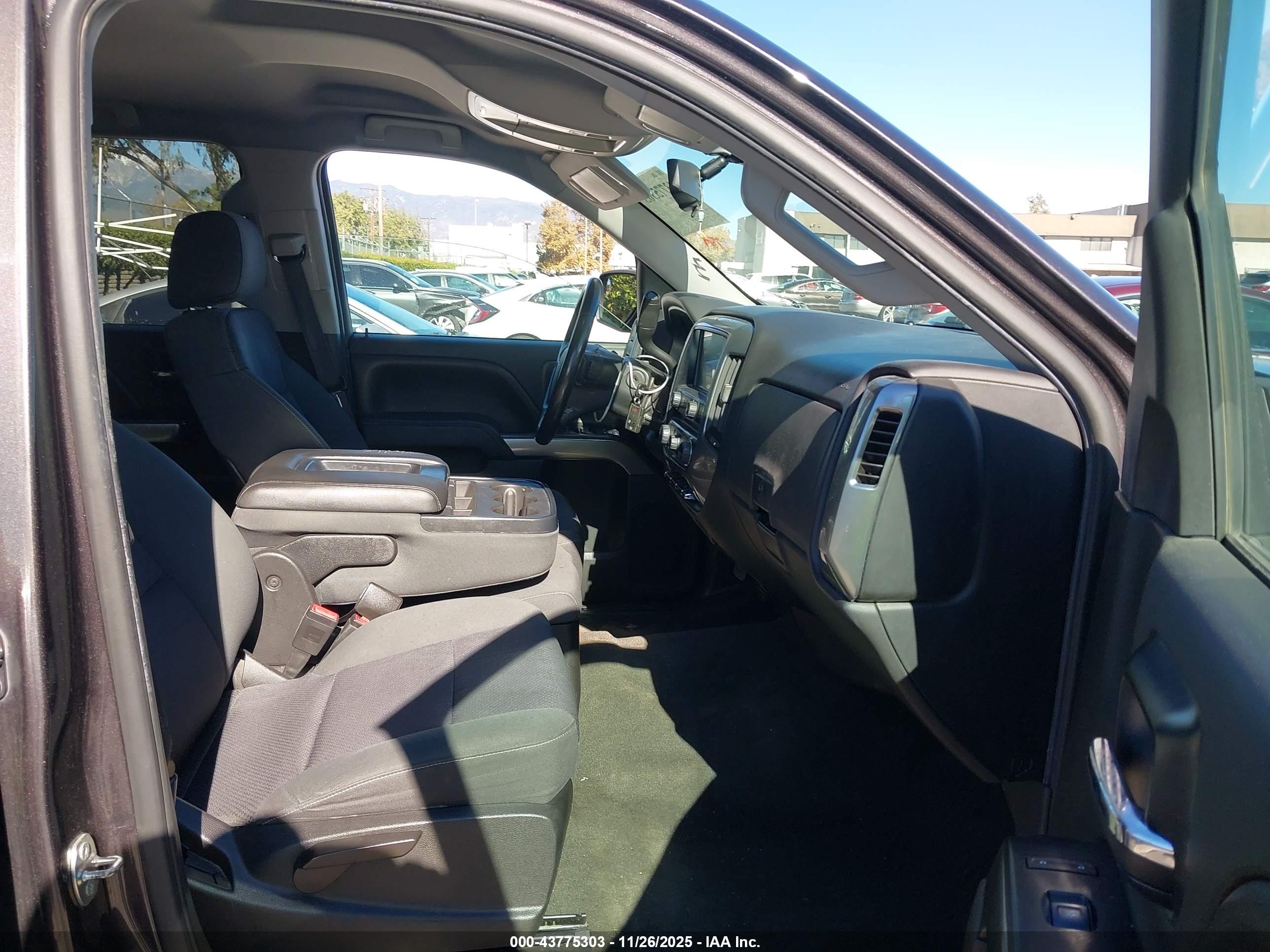 CHEVROLET SILVERADO image 5