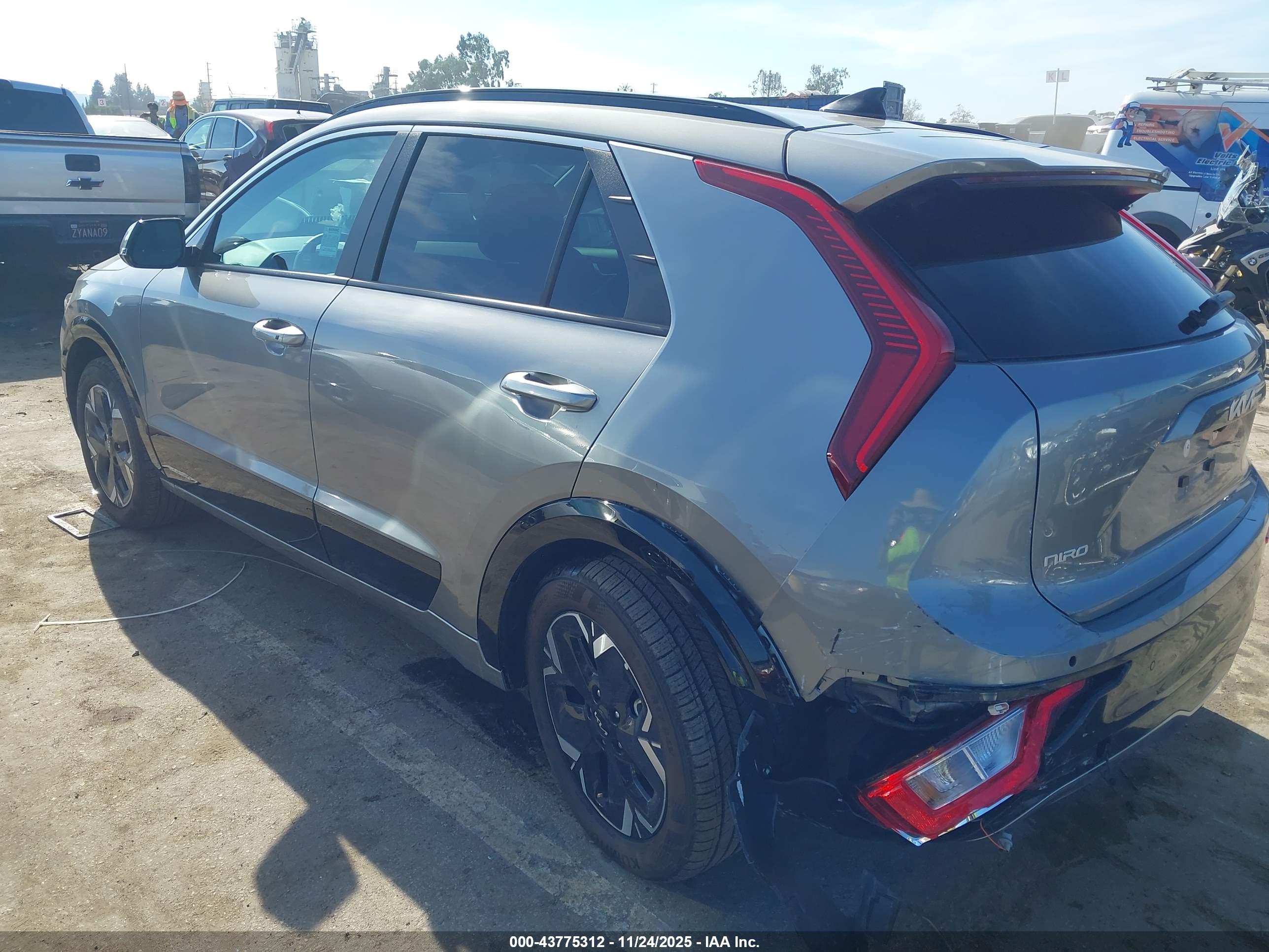 KIA NIRO image 3