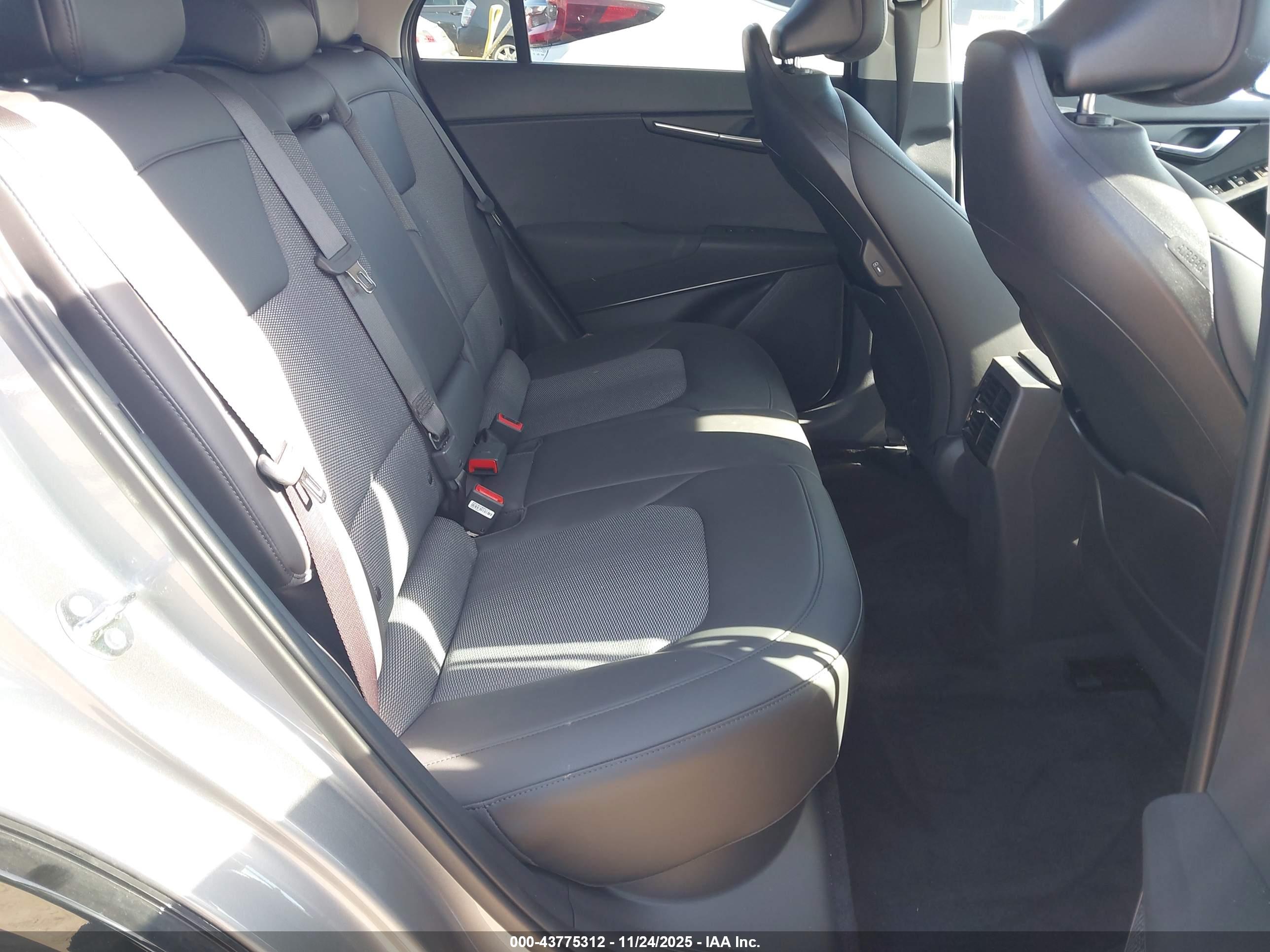 KIA NIRO image 8