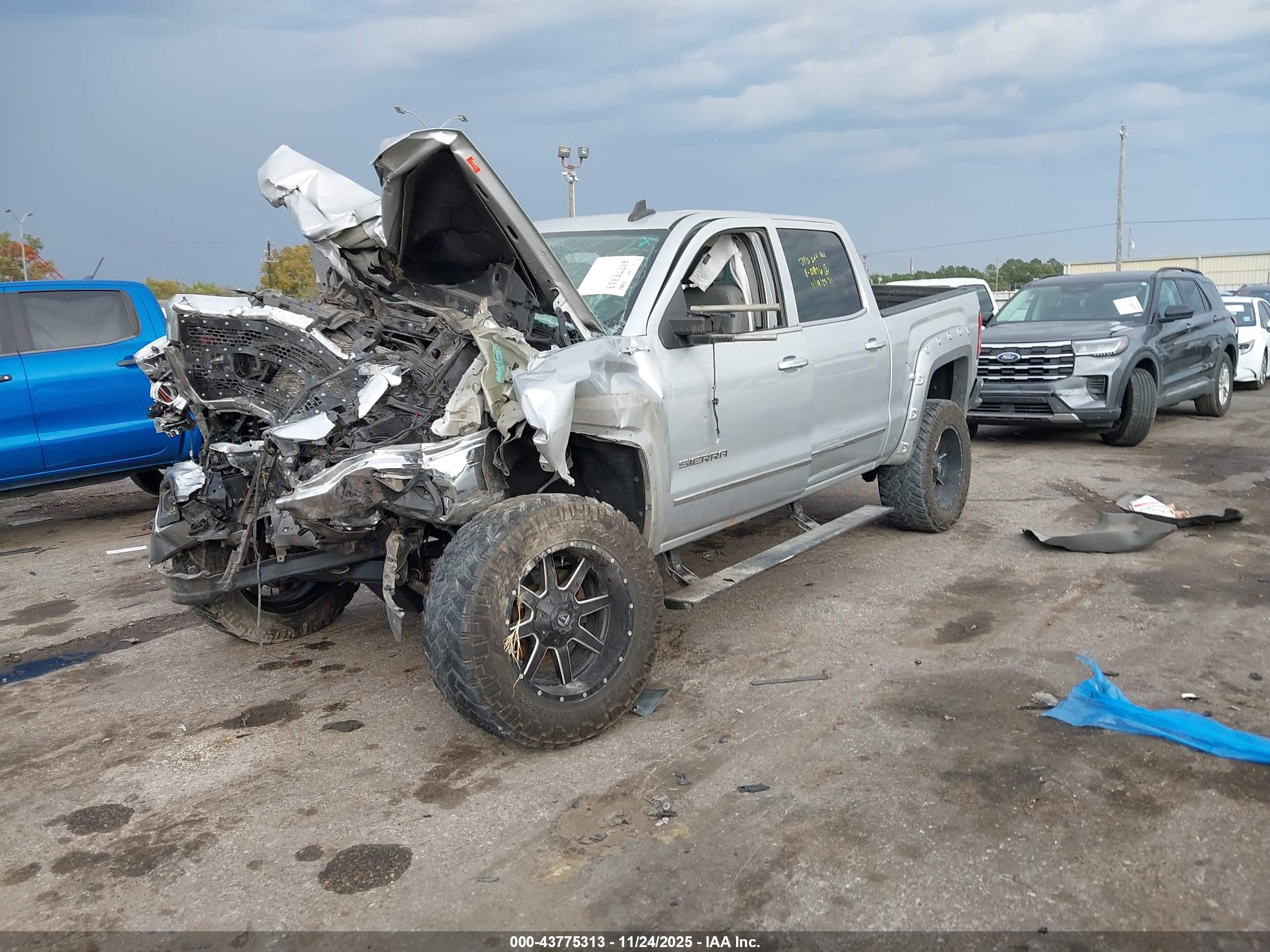 GMC SIERRA image 2