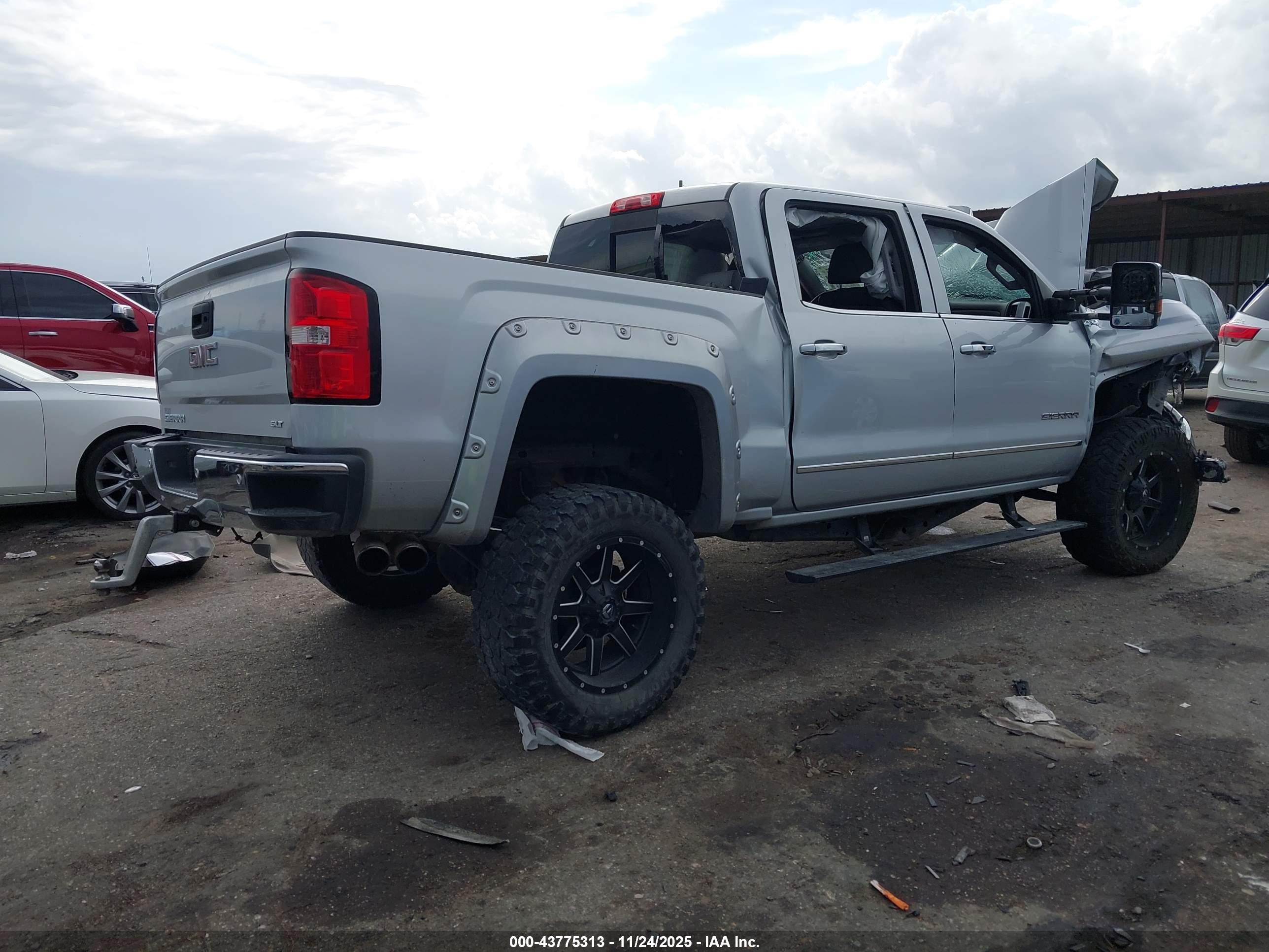 GMC SIERRA image 4