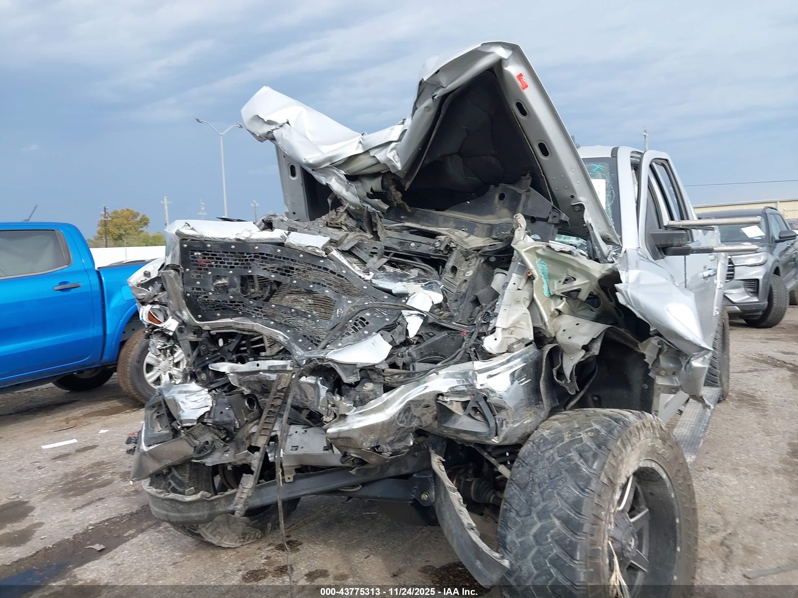 GMC SIERRA image 6