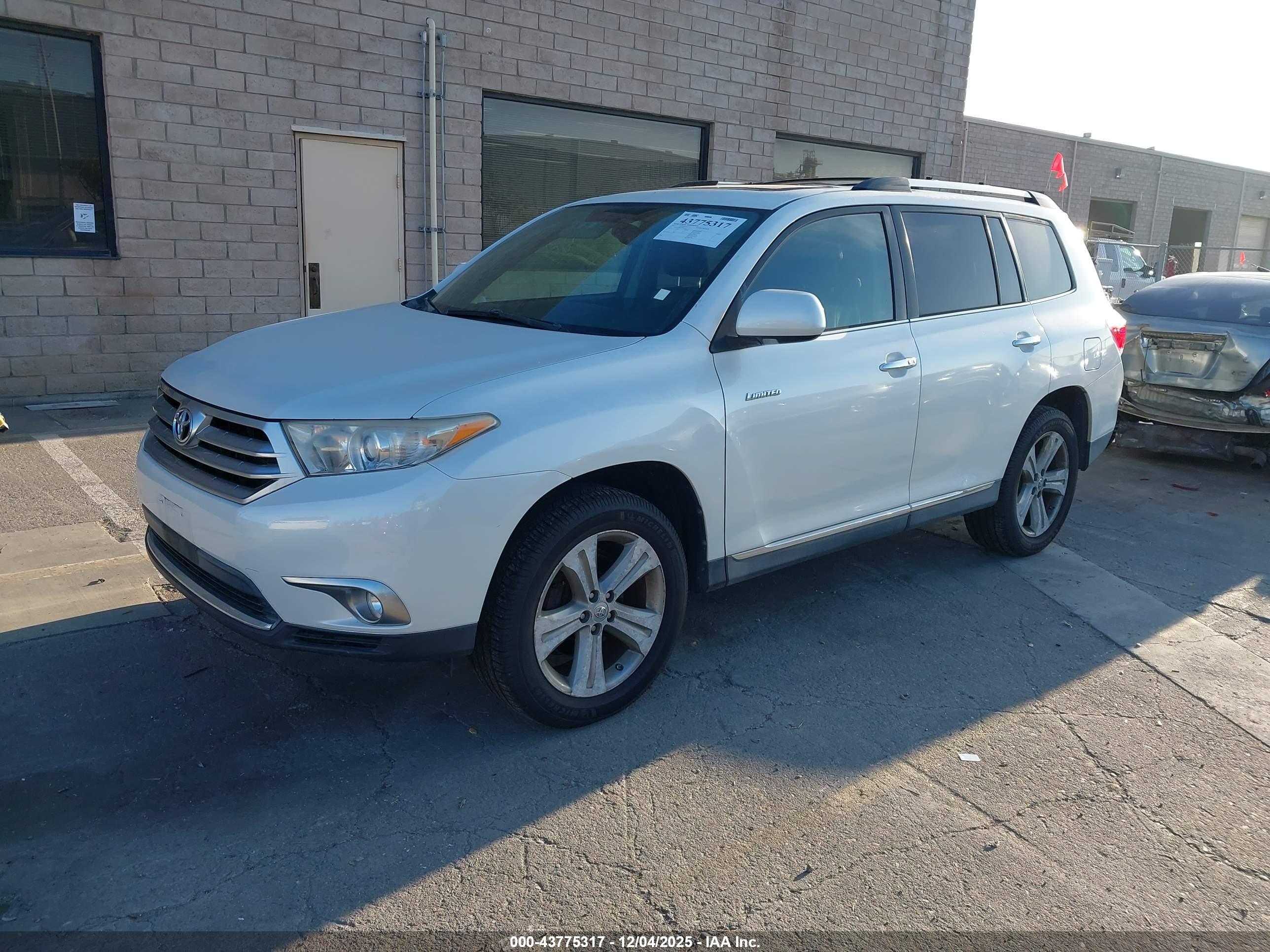 TOYOTA HIGHLANDER image 2