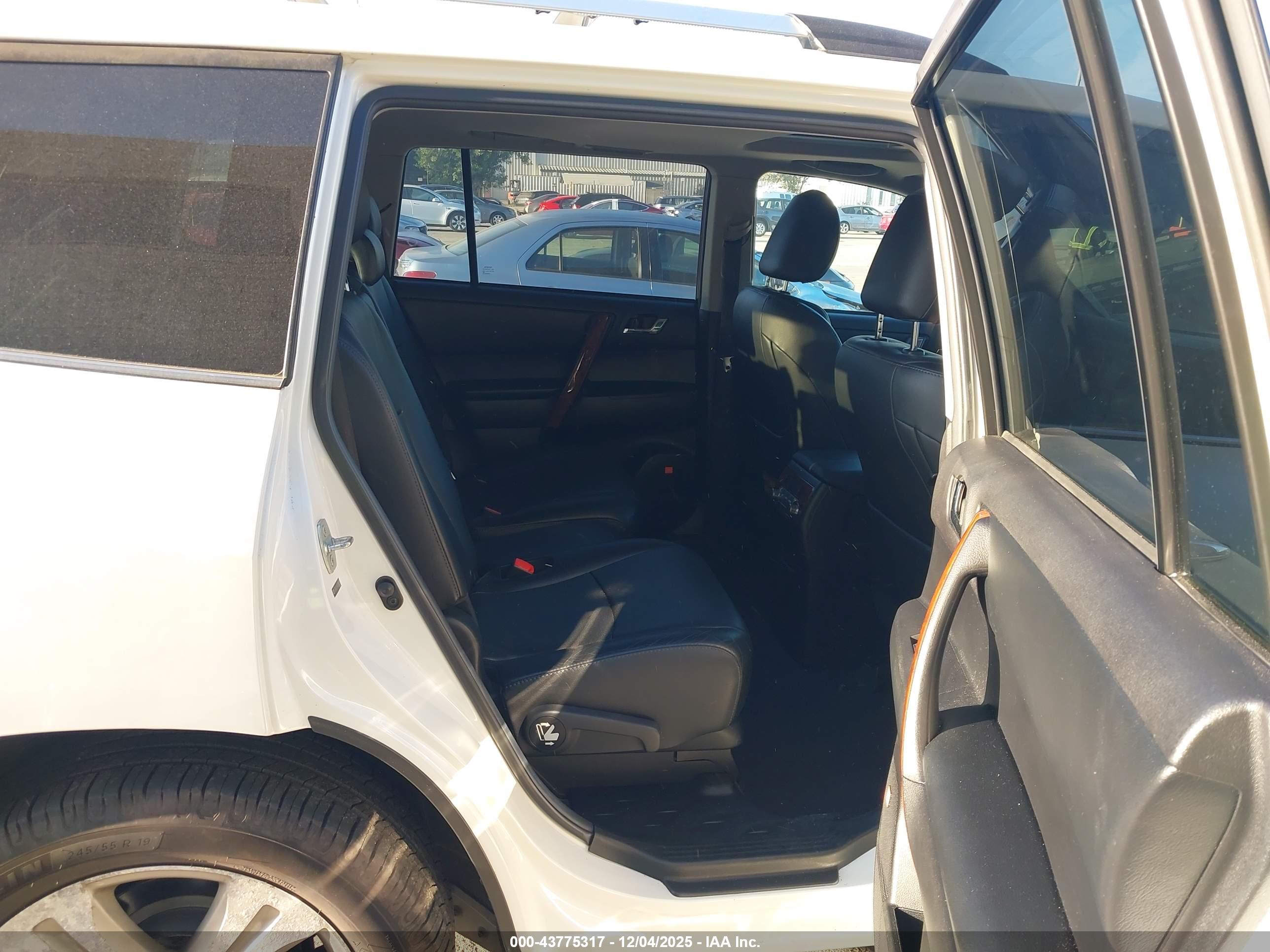 TOYOTA HIGHLANDER image 8