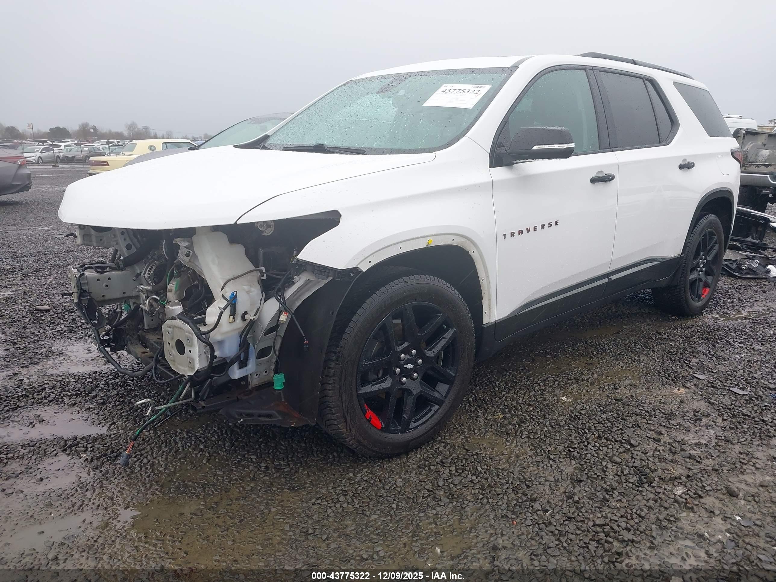 CHEVROLET TRAVERSE image 2