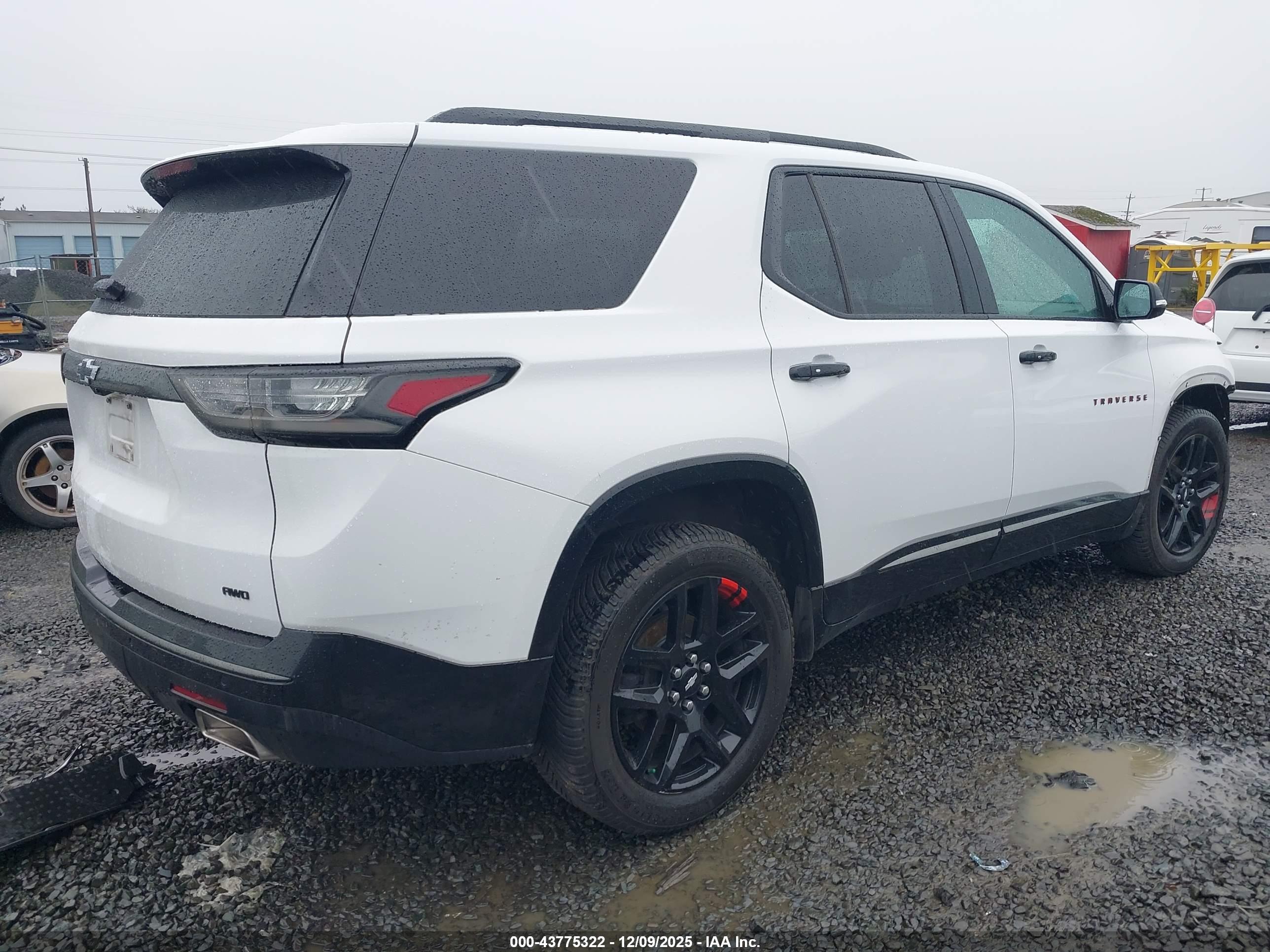 CHEVROLET TRAVERSE image 4
