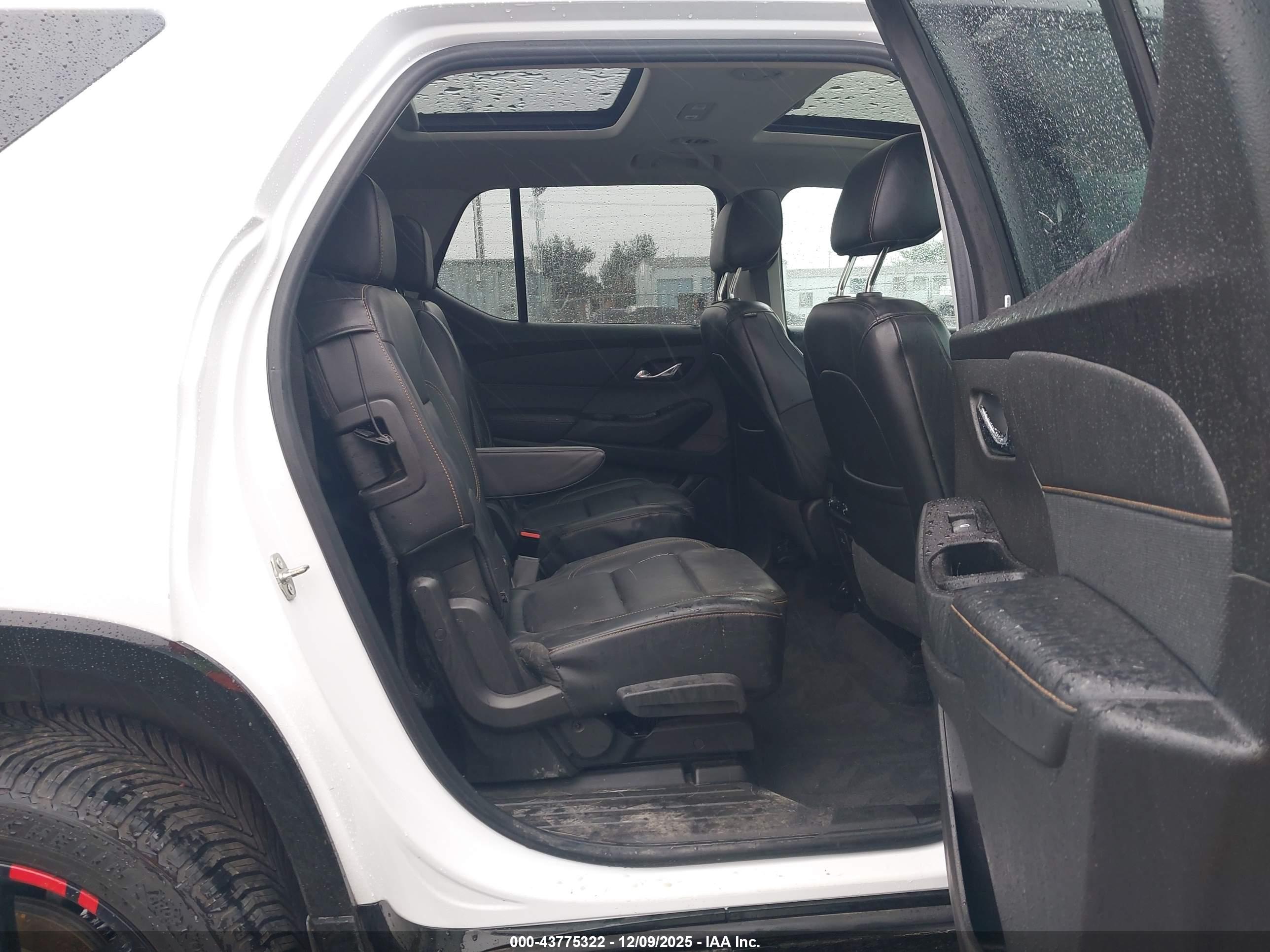 CHEVROLET TRAVERSE image 8