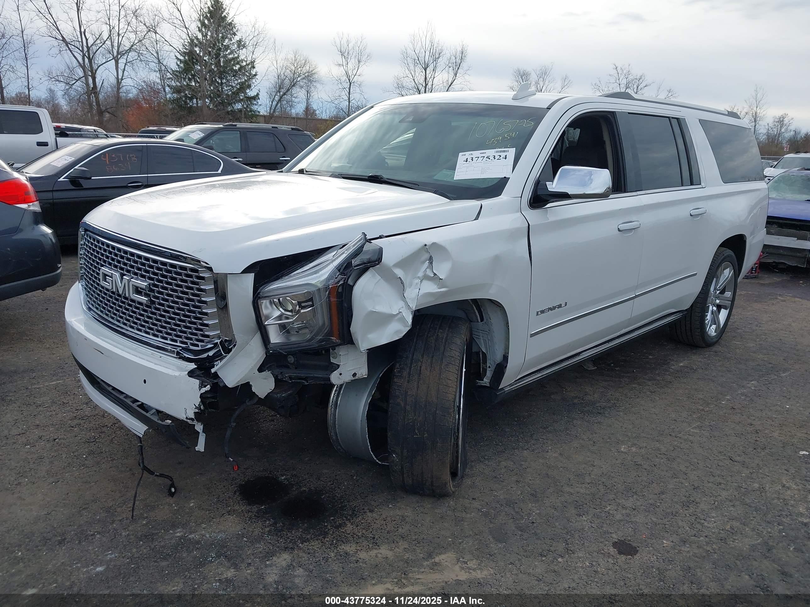 GMC YUKON image 2