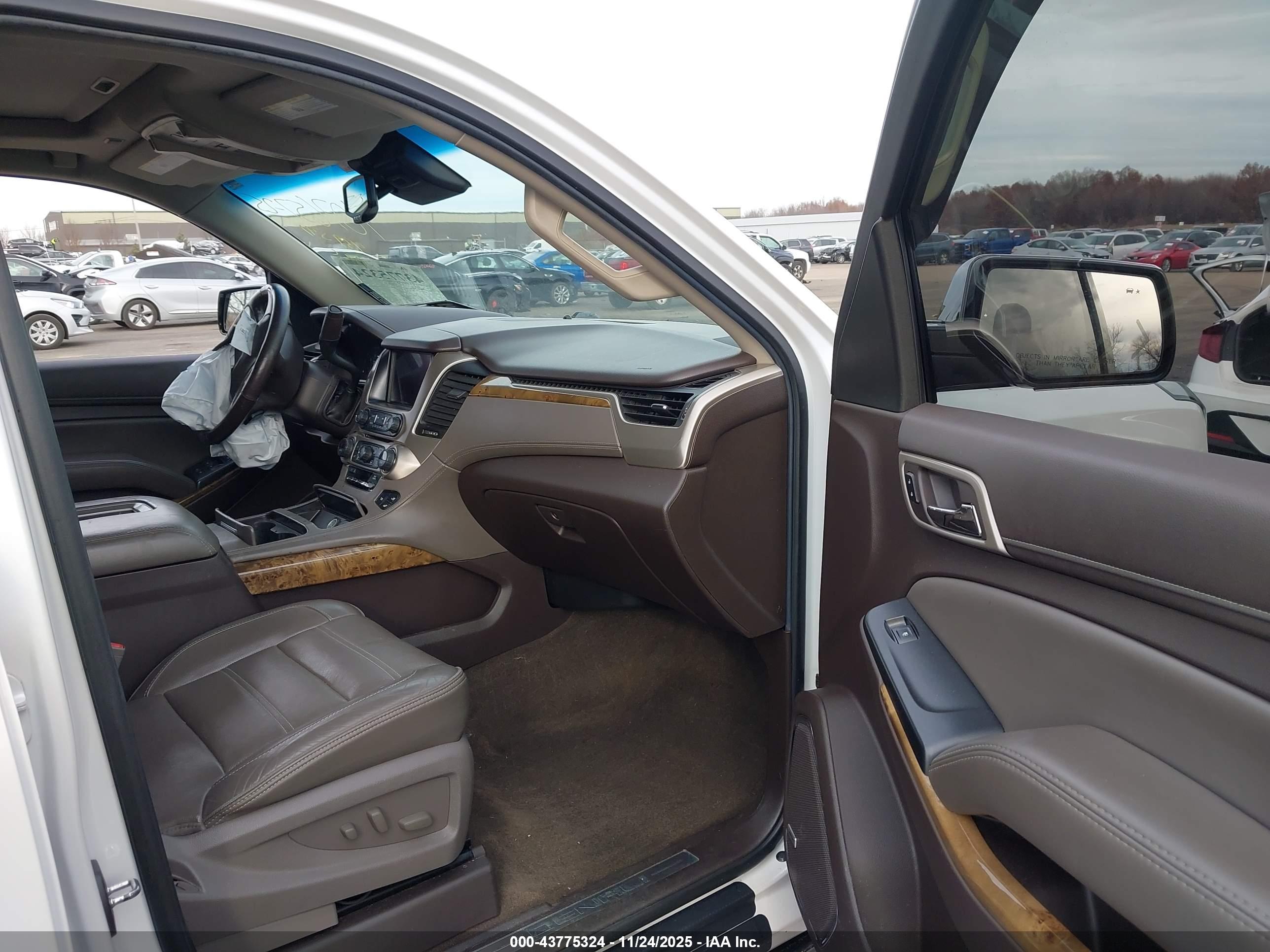 GMC YUKON image 5