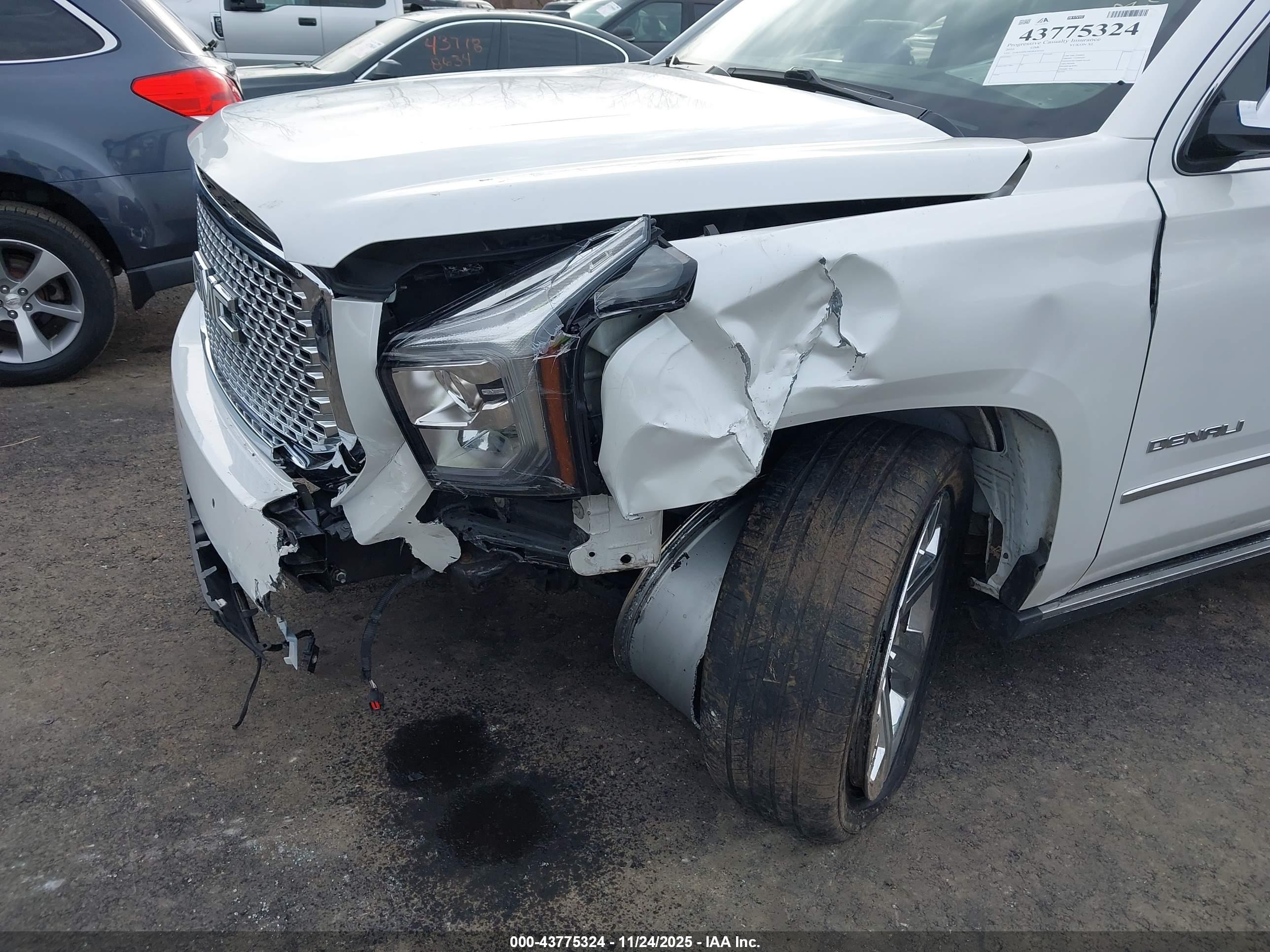 GMC YUKON image 6