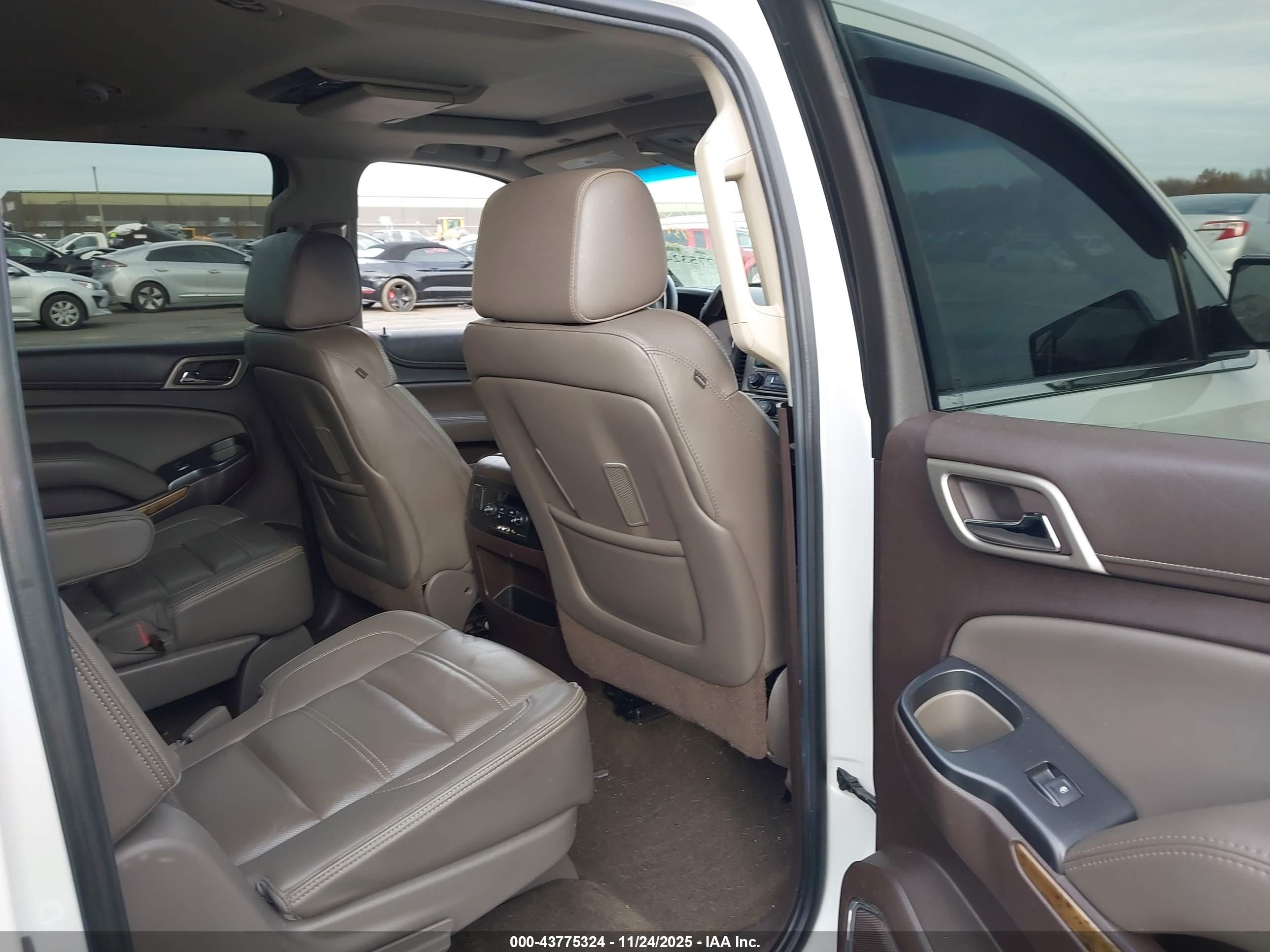 GMC YUKON image 8