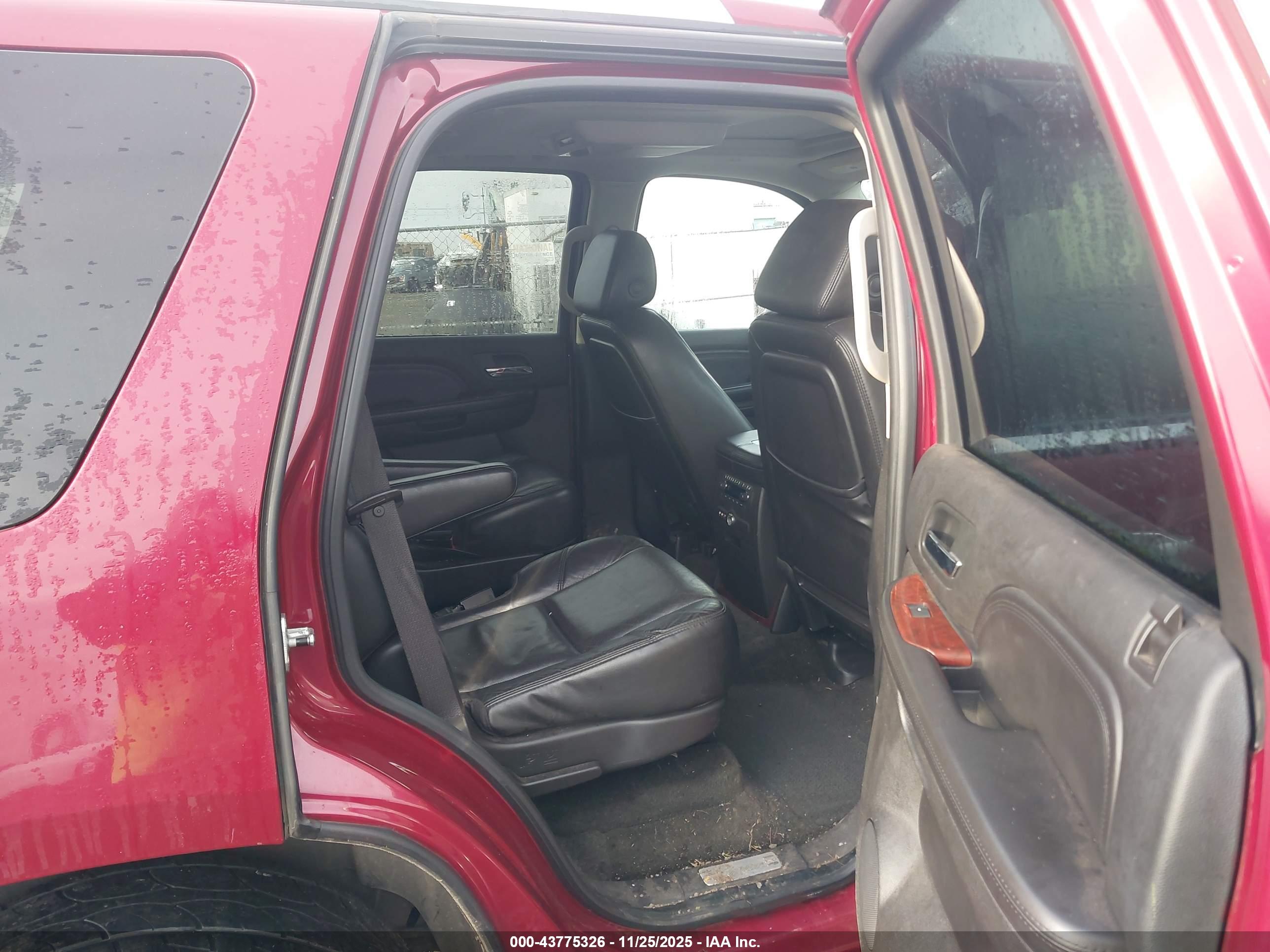 CADILLAC ESCALADE image 8