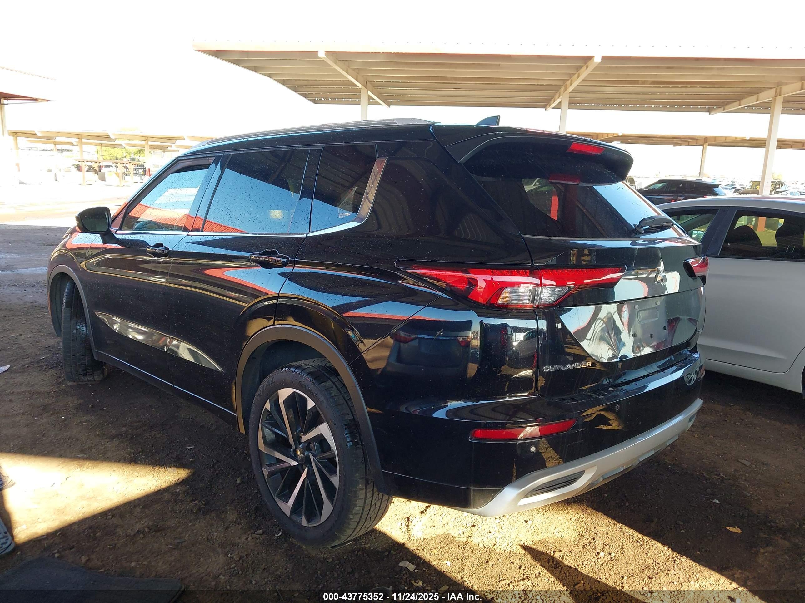 MITSUBISHI OUTLANDER image 3