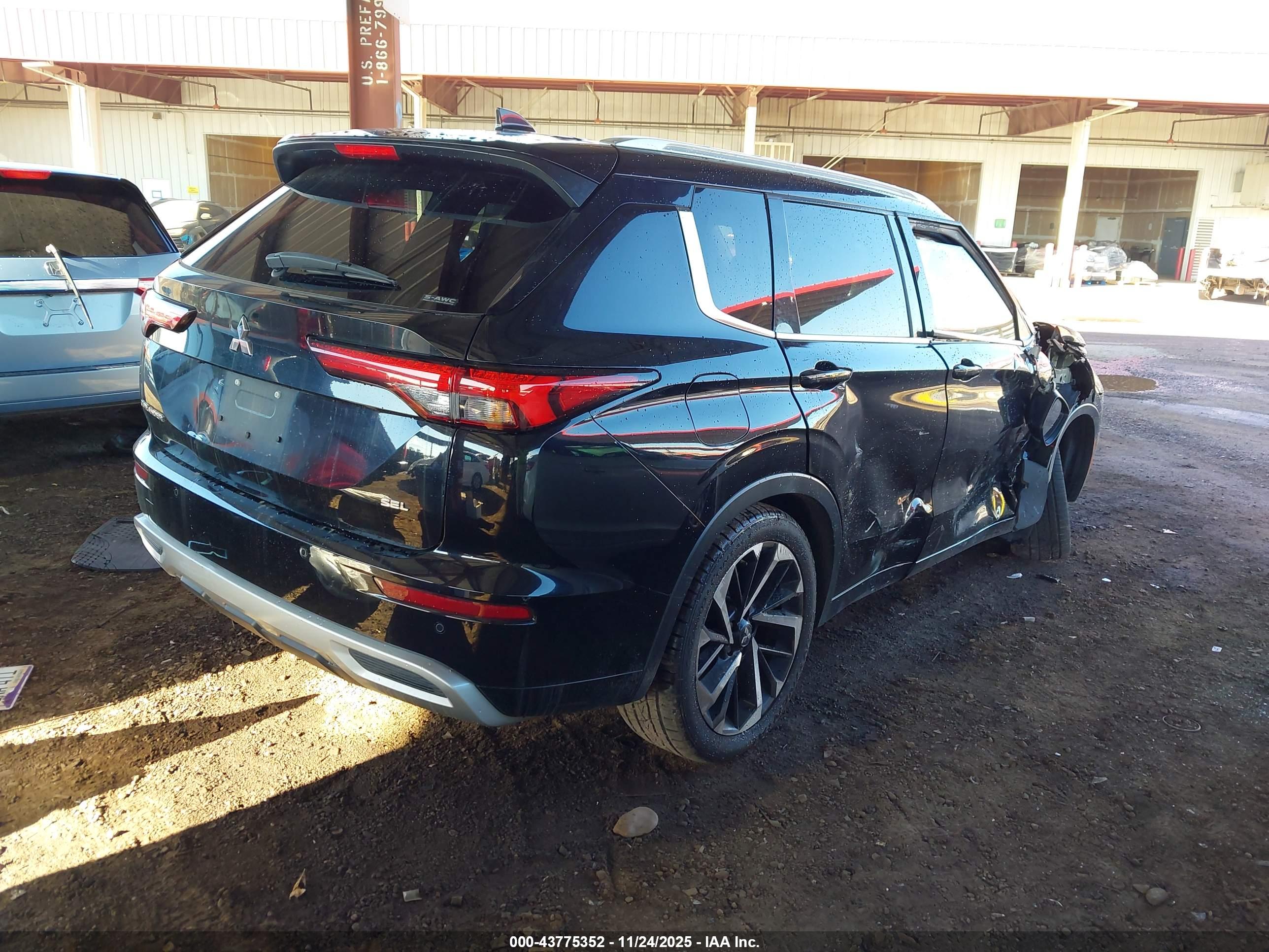MITSUBISHI OUTLANDER image 4