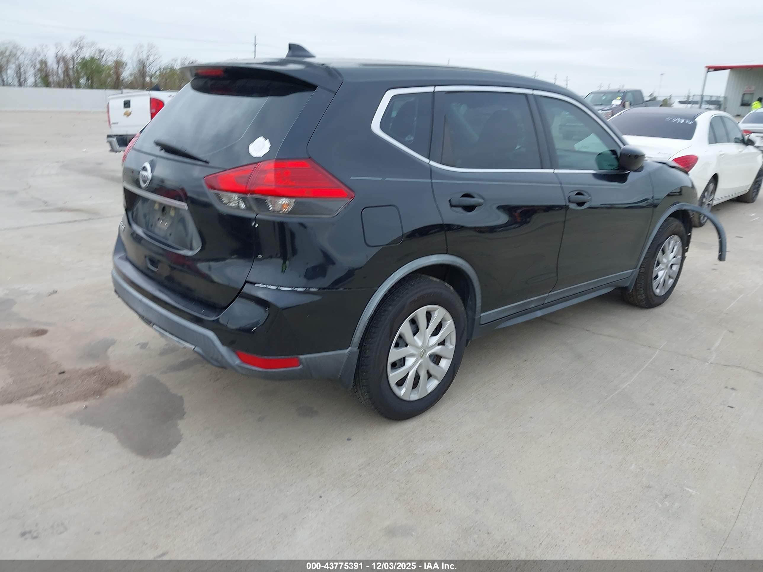 NISSAN ROGUE image 4