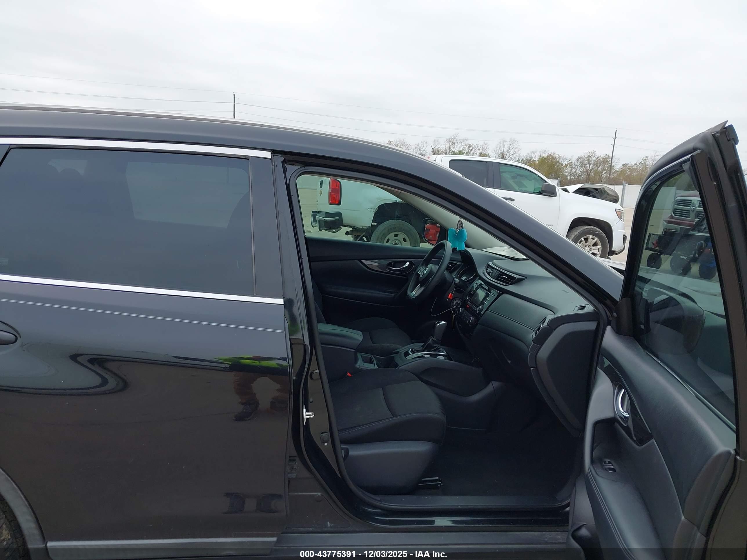 NISSAN ROGUE image 5