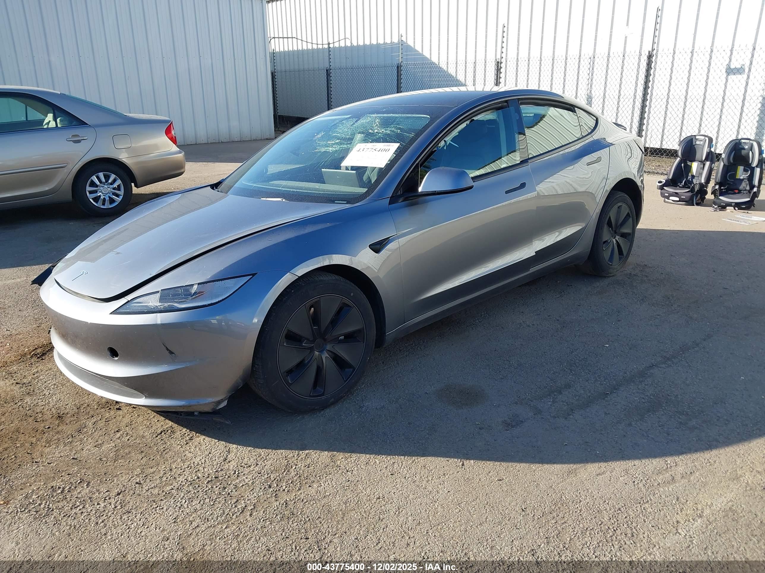 TESLA MODEL image 2