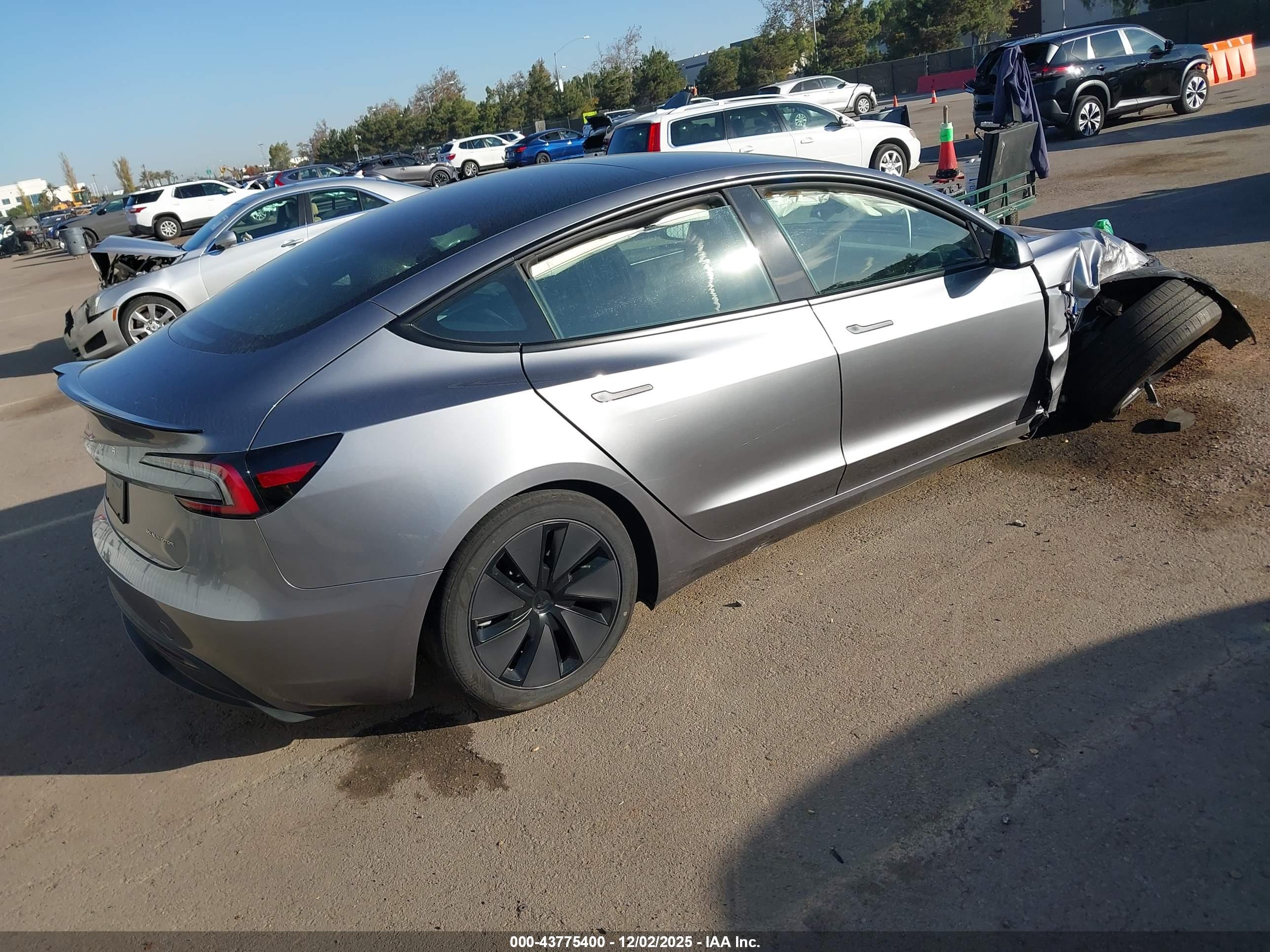 TESLA MODEL image 4
