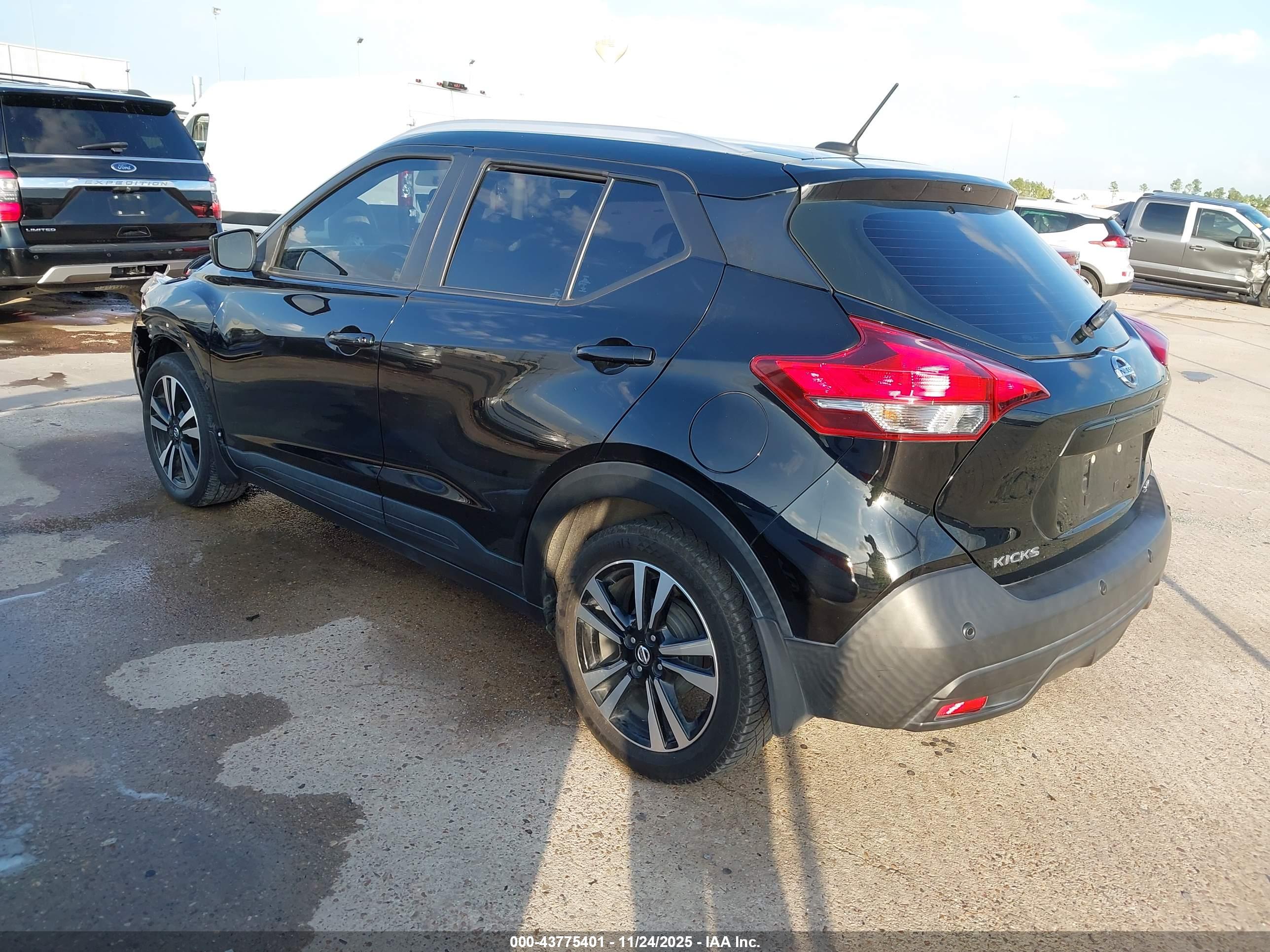 NISSAN KICKS image 3