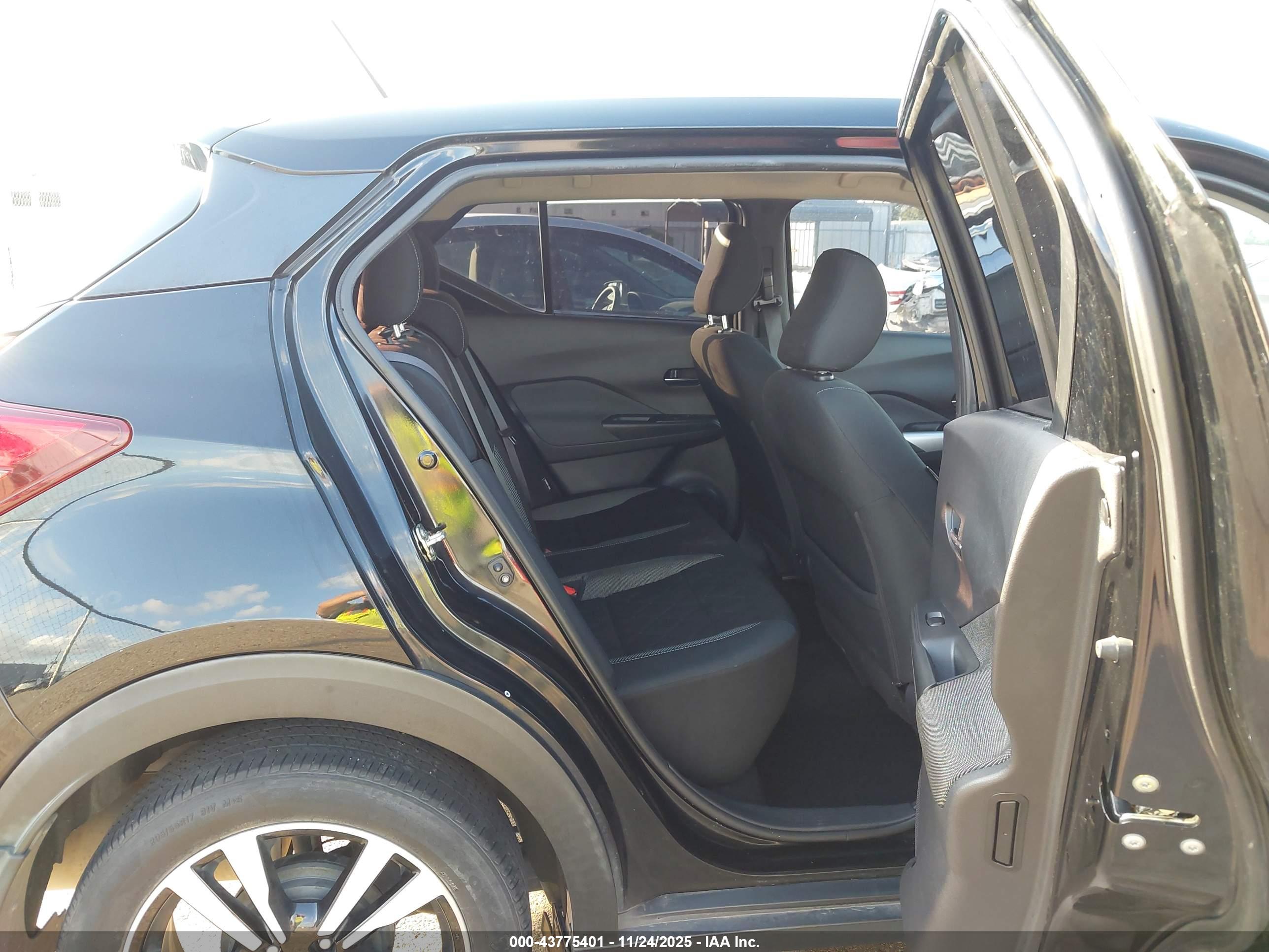 NISSAN KICKS image 8