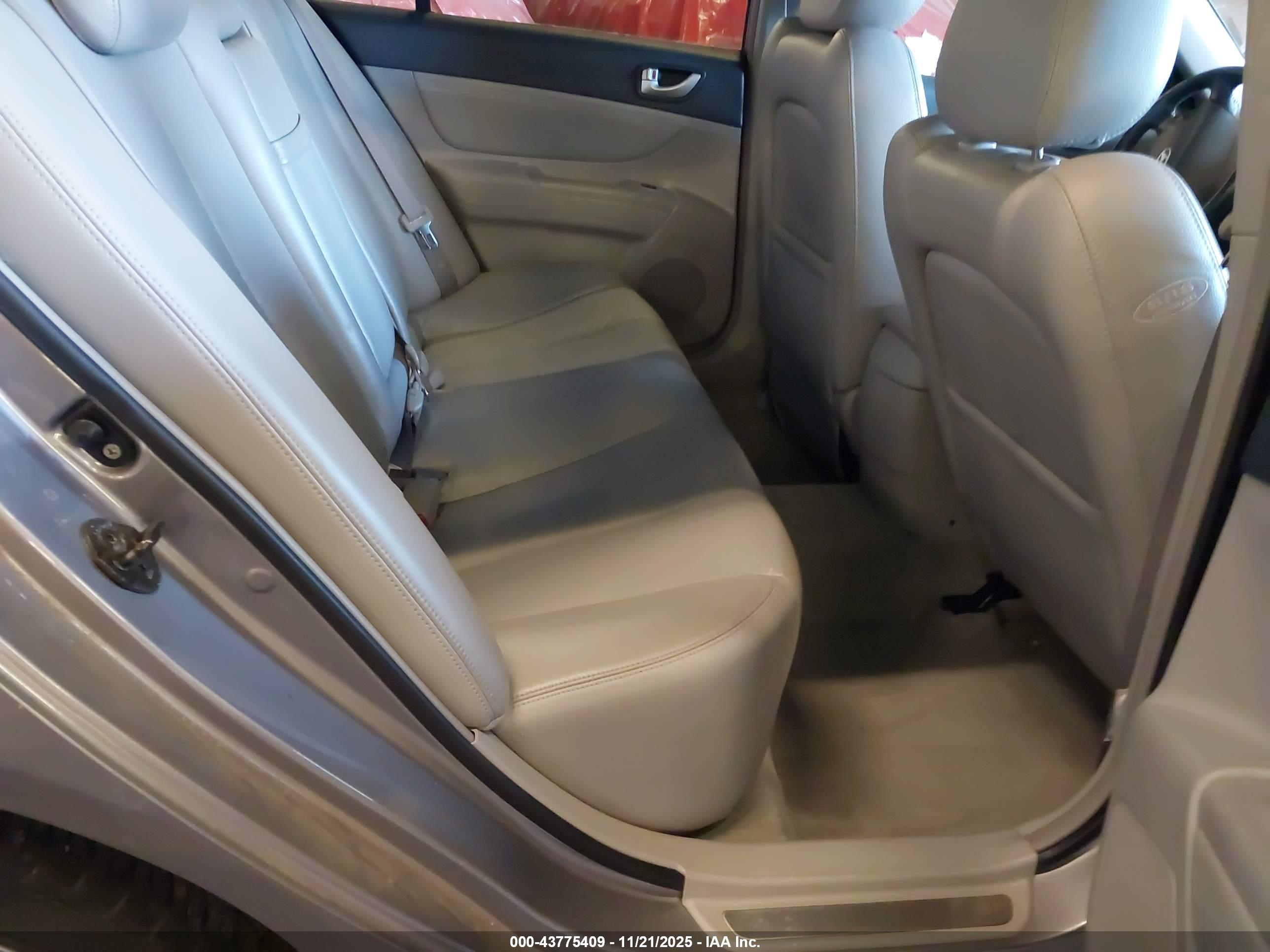 HYUNDAI SONATA image 8