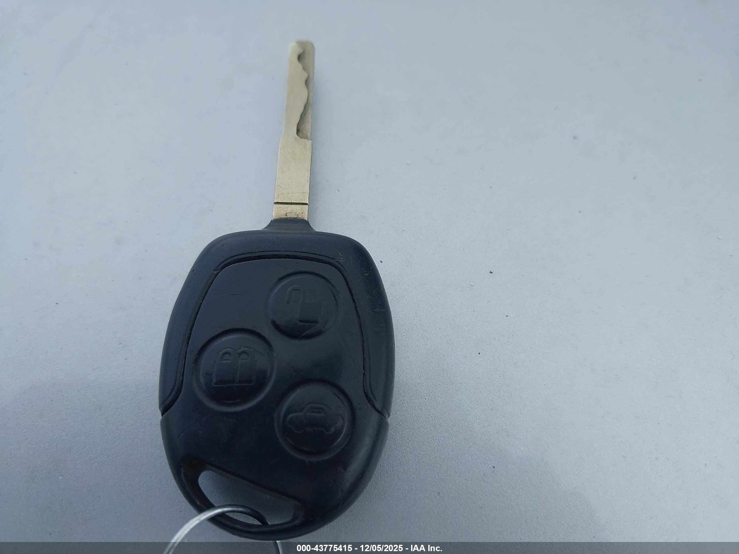 FORD FIESTA image 11