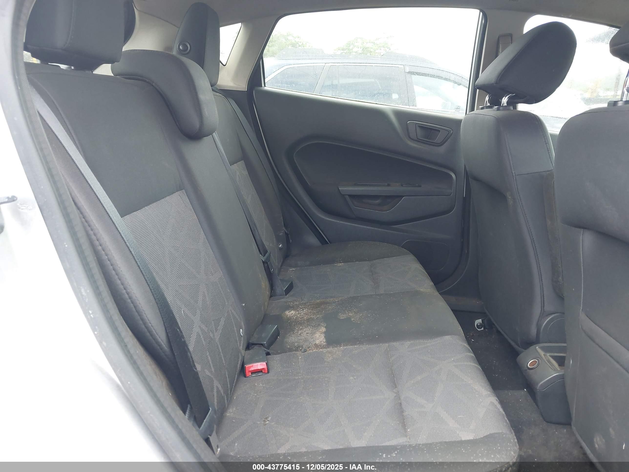 FORD FIESTA image 8