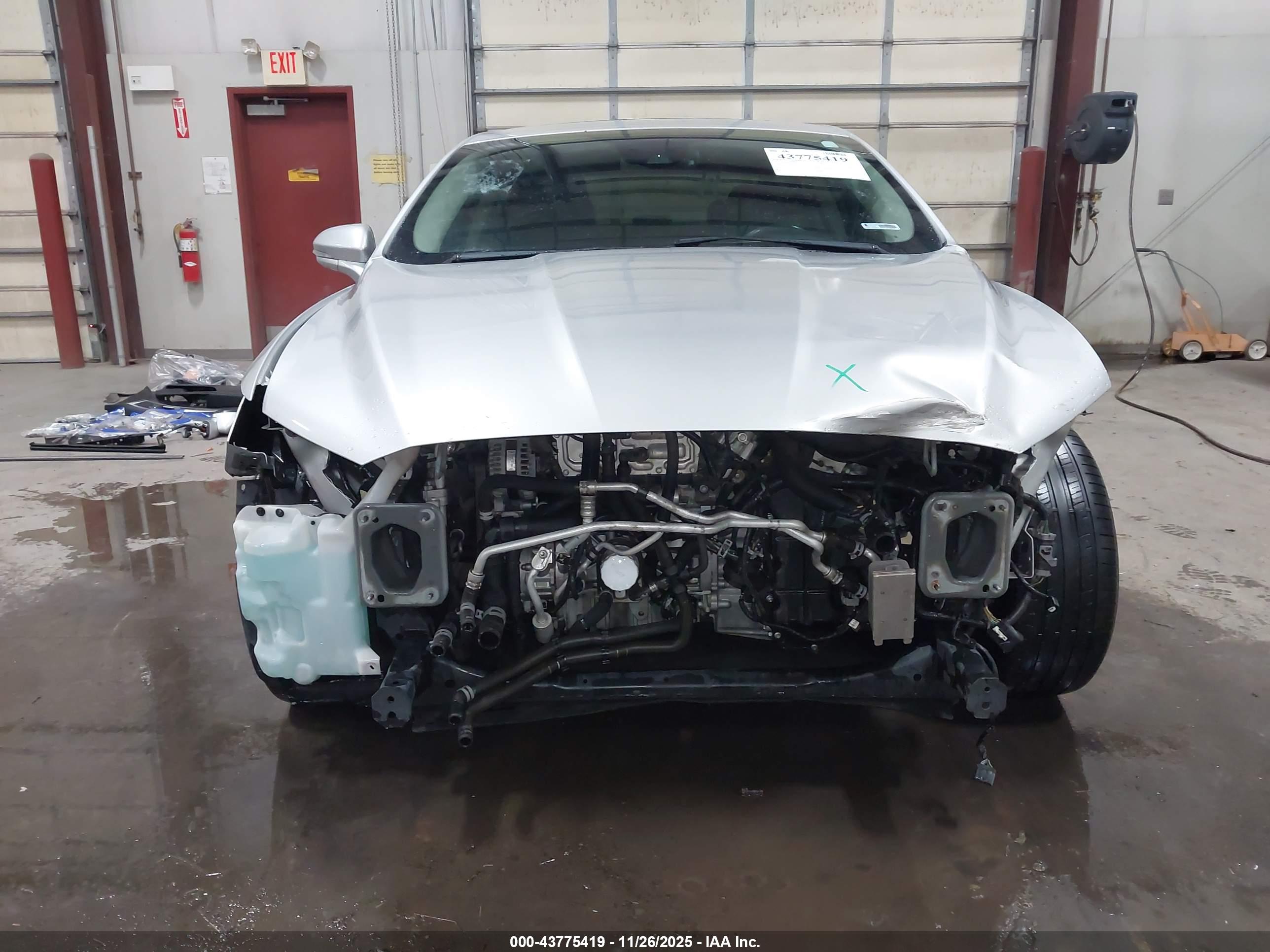 FORD FUSION image 6