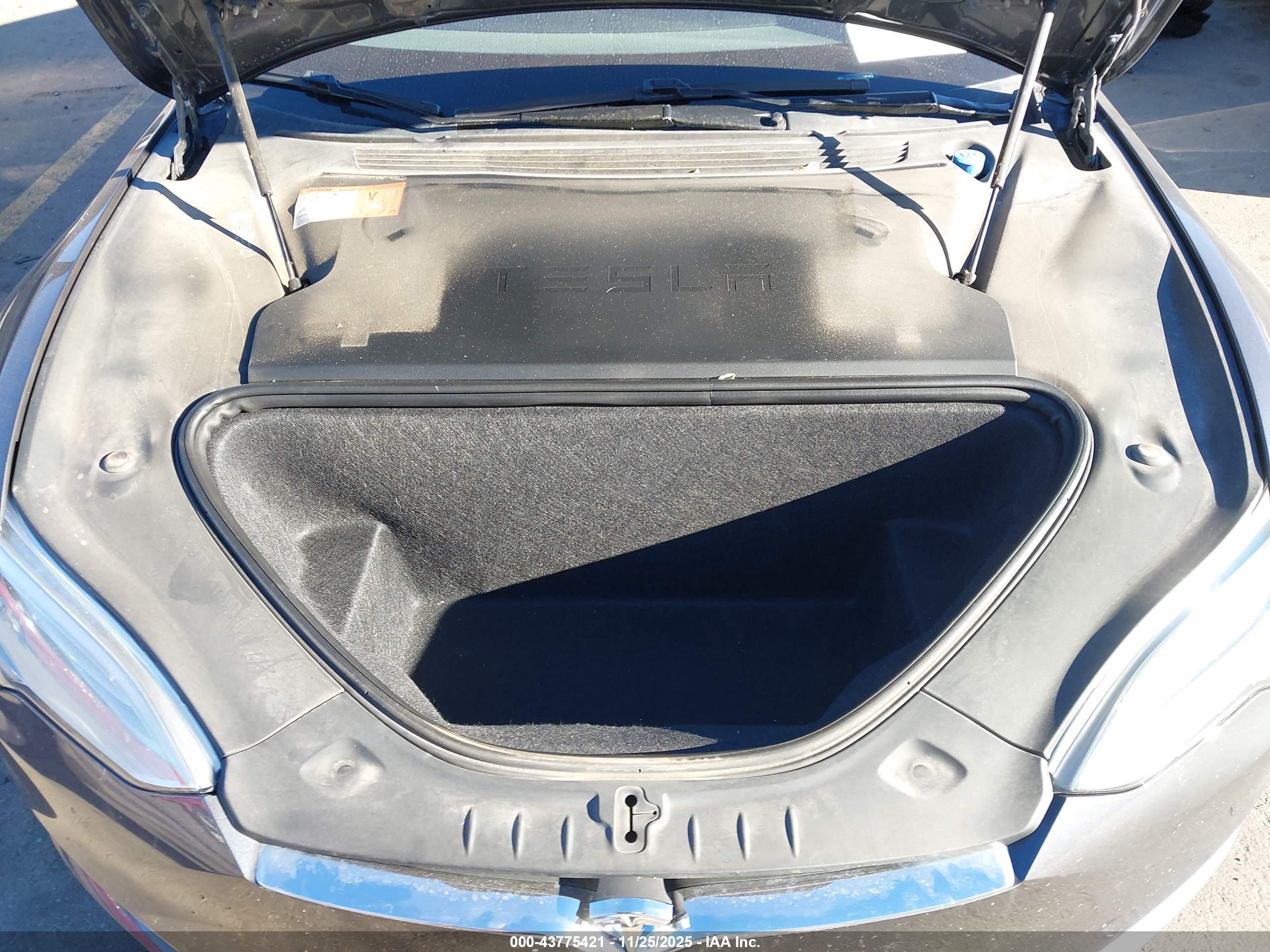 TESLA MODEL image 10