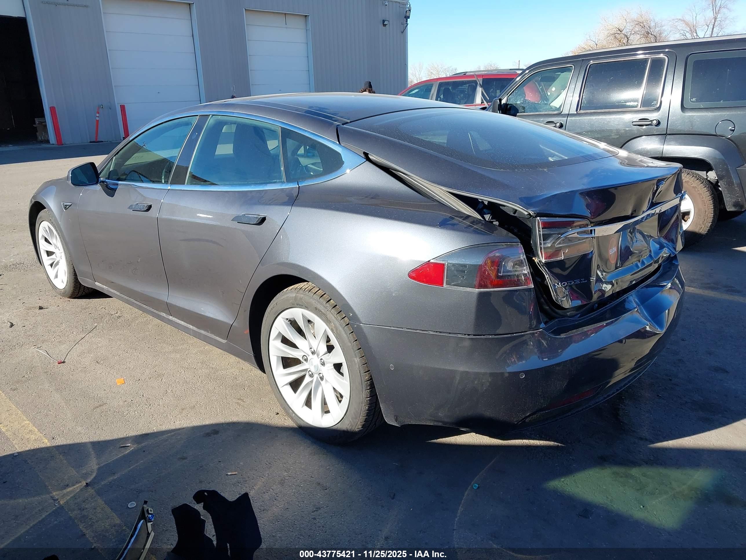 TESLA MODEL image 3