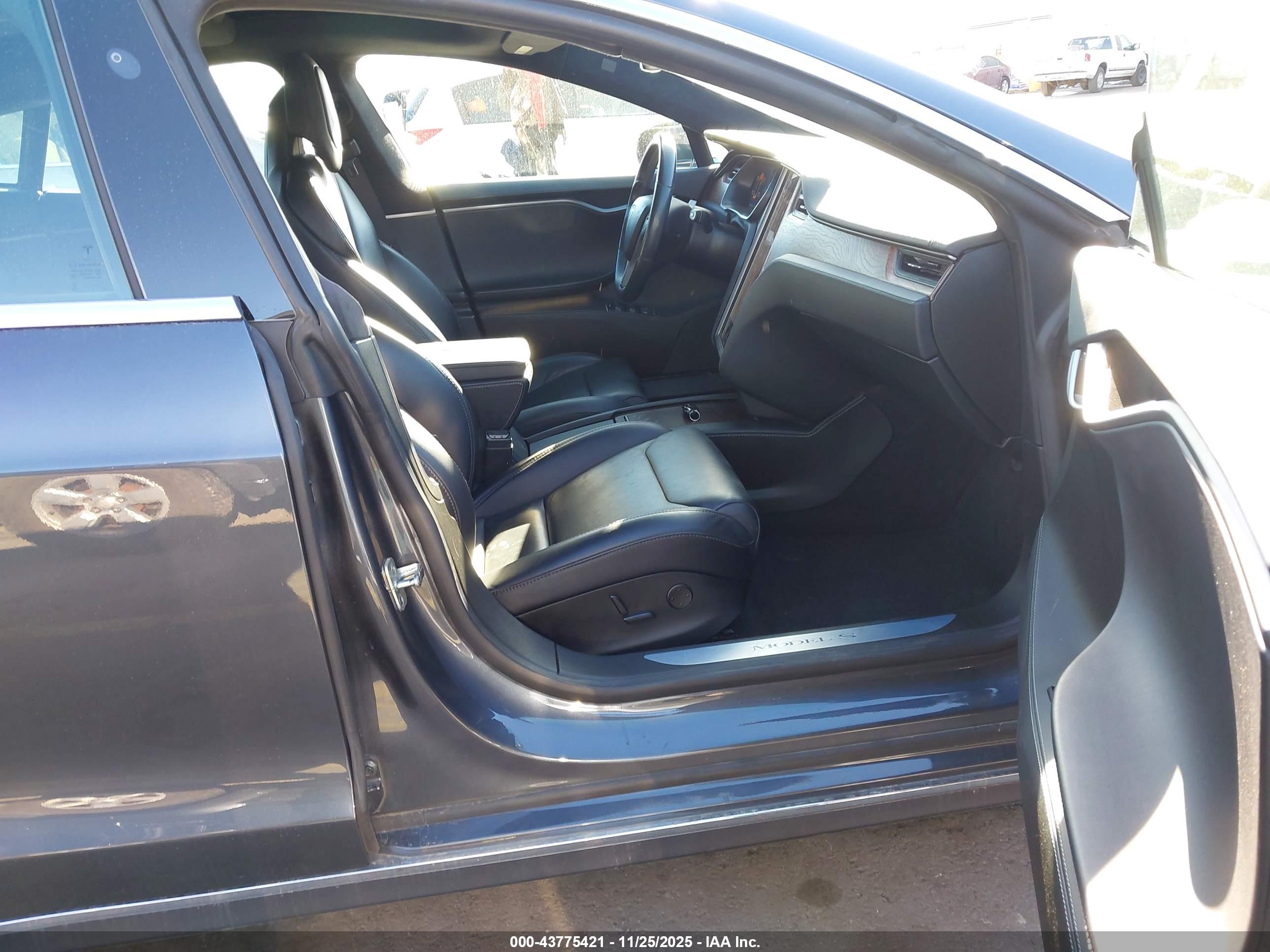 TESLA MODEL image 5