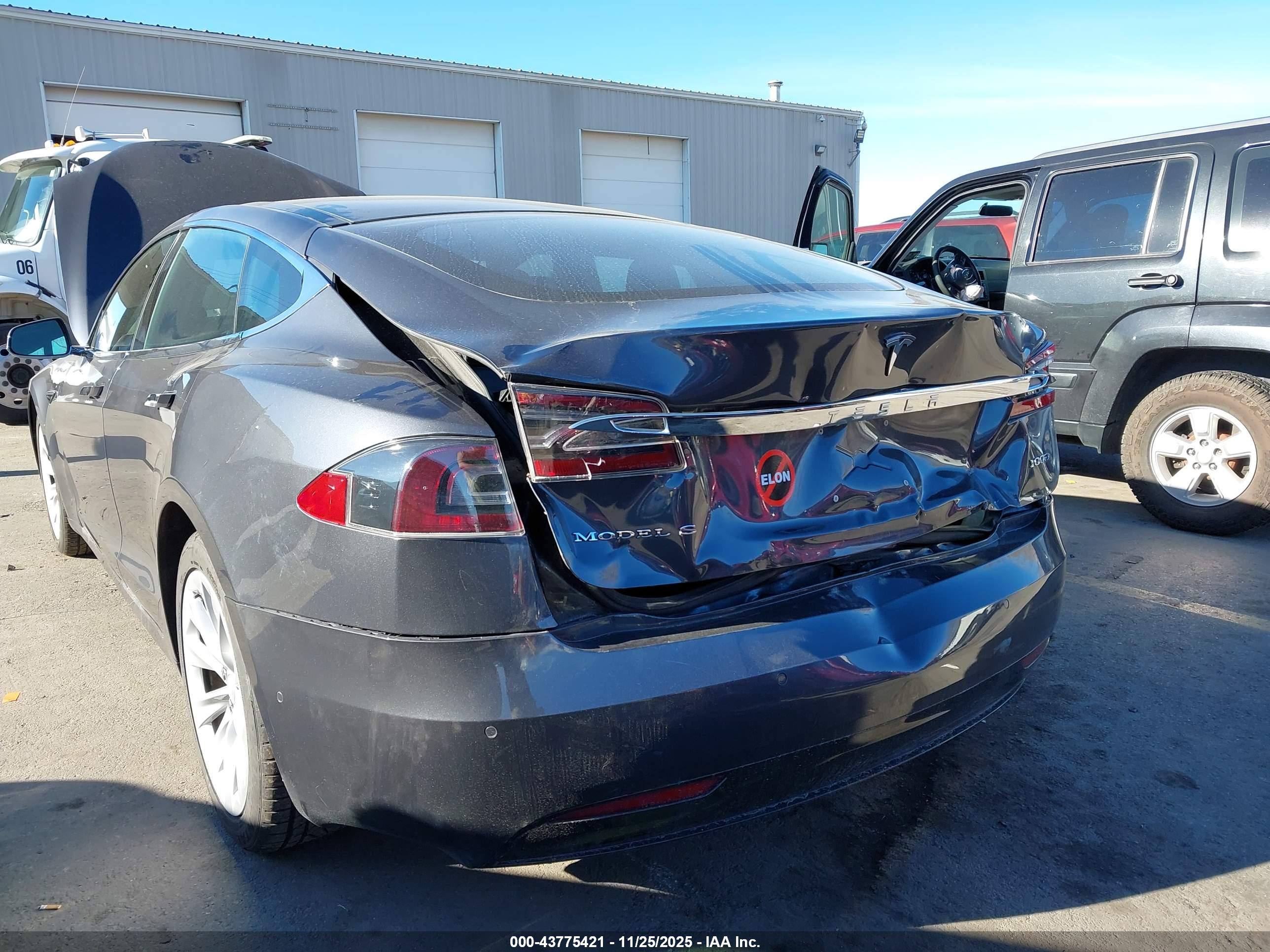 TESLA MODEL image 6