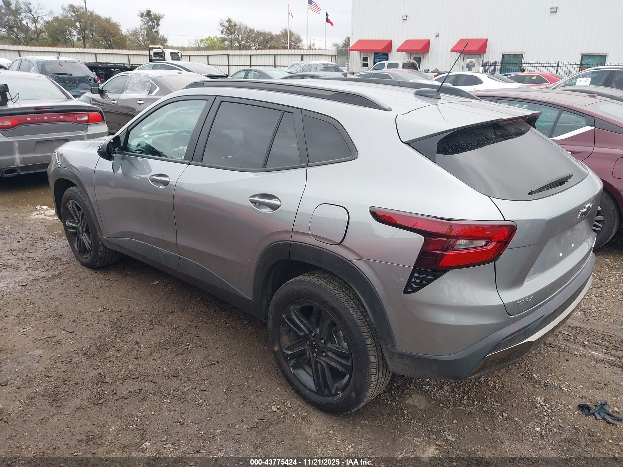 CHEVROLET TRAX image 3