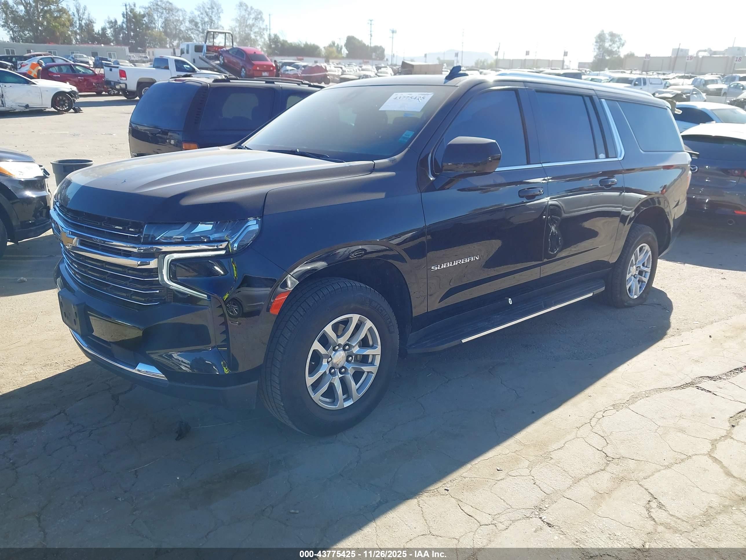 CHEVROLET SUBURBAN image 2