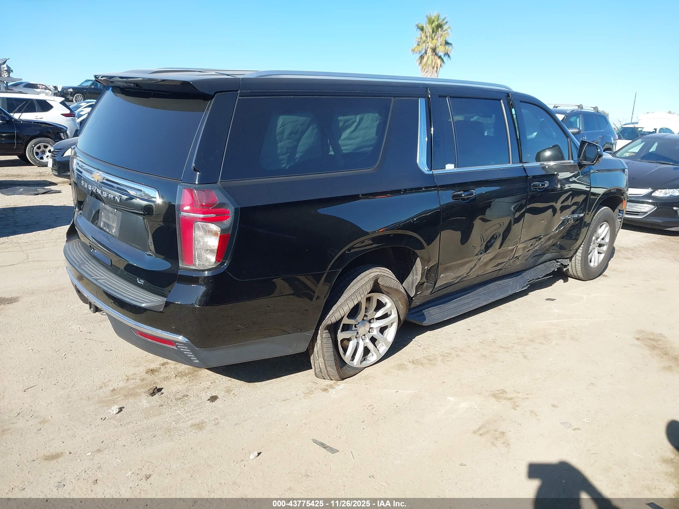CHEVROLET SUBURBAN image 4